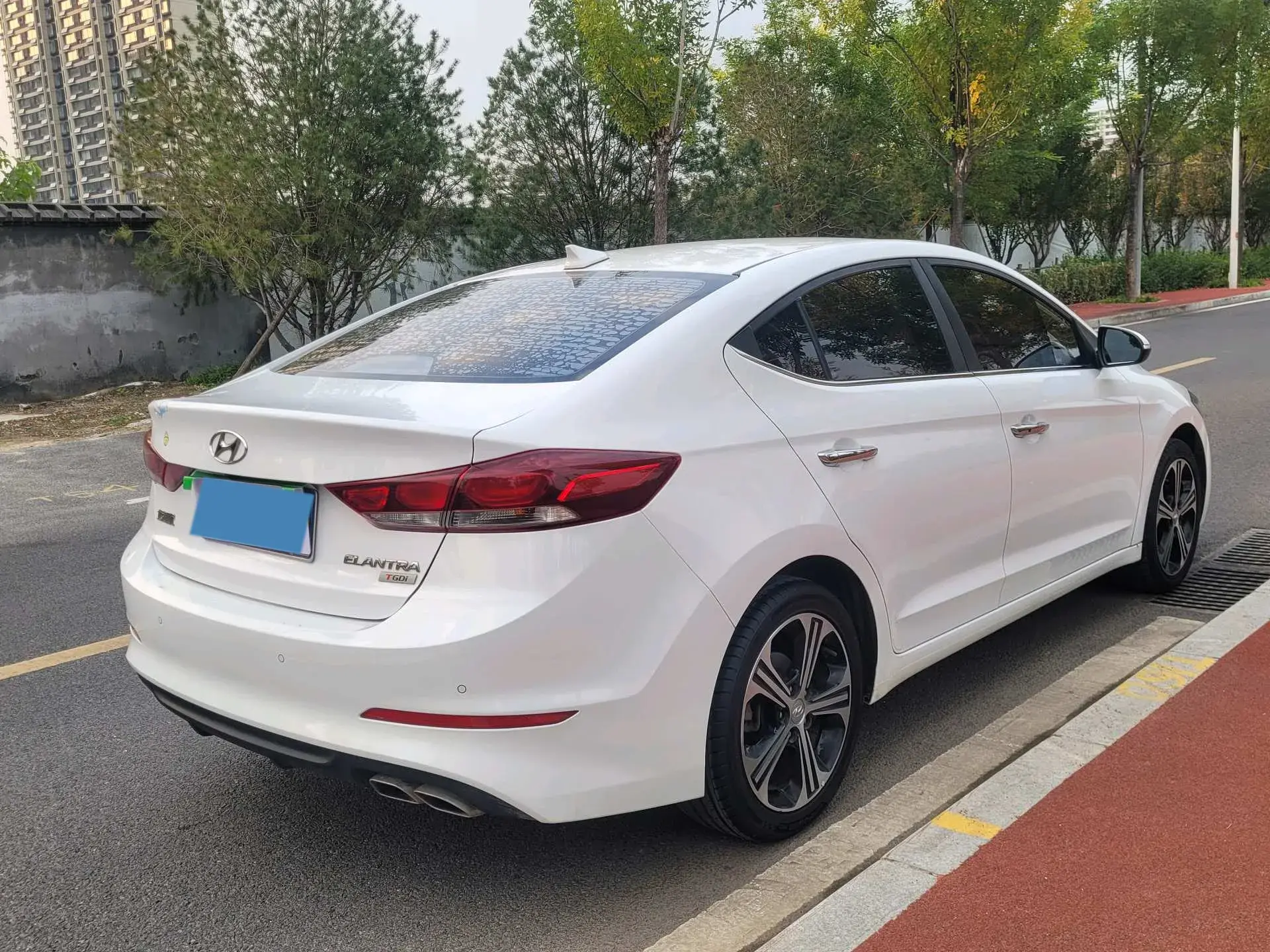 2018 HYUNDAI ELANTRA thumbnail 4