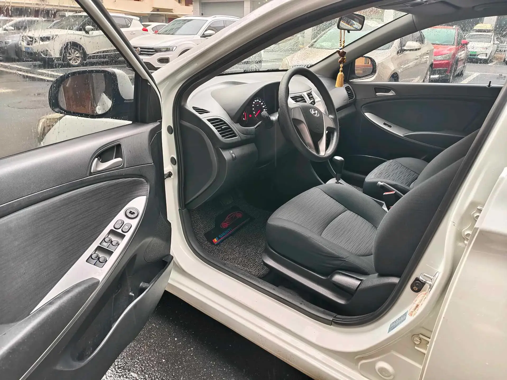 2014 HYUNDAI REINA thumbnail 4