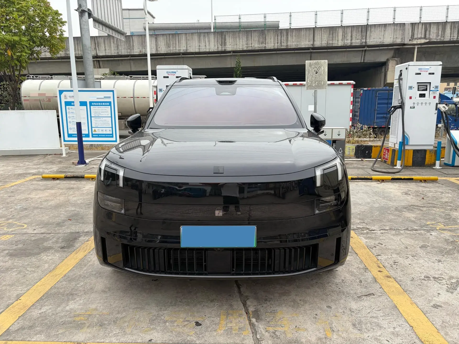 2025 LYNK&CO 900 thumbnail 2