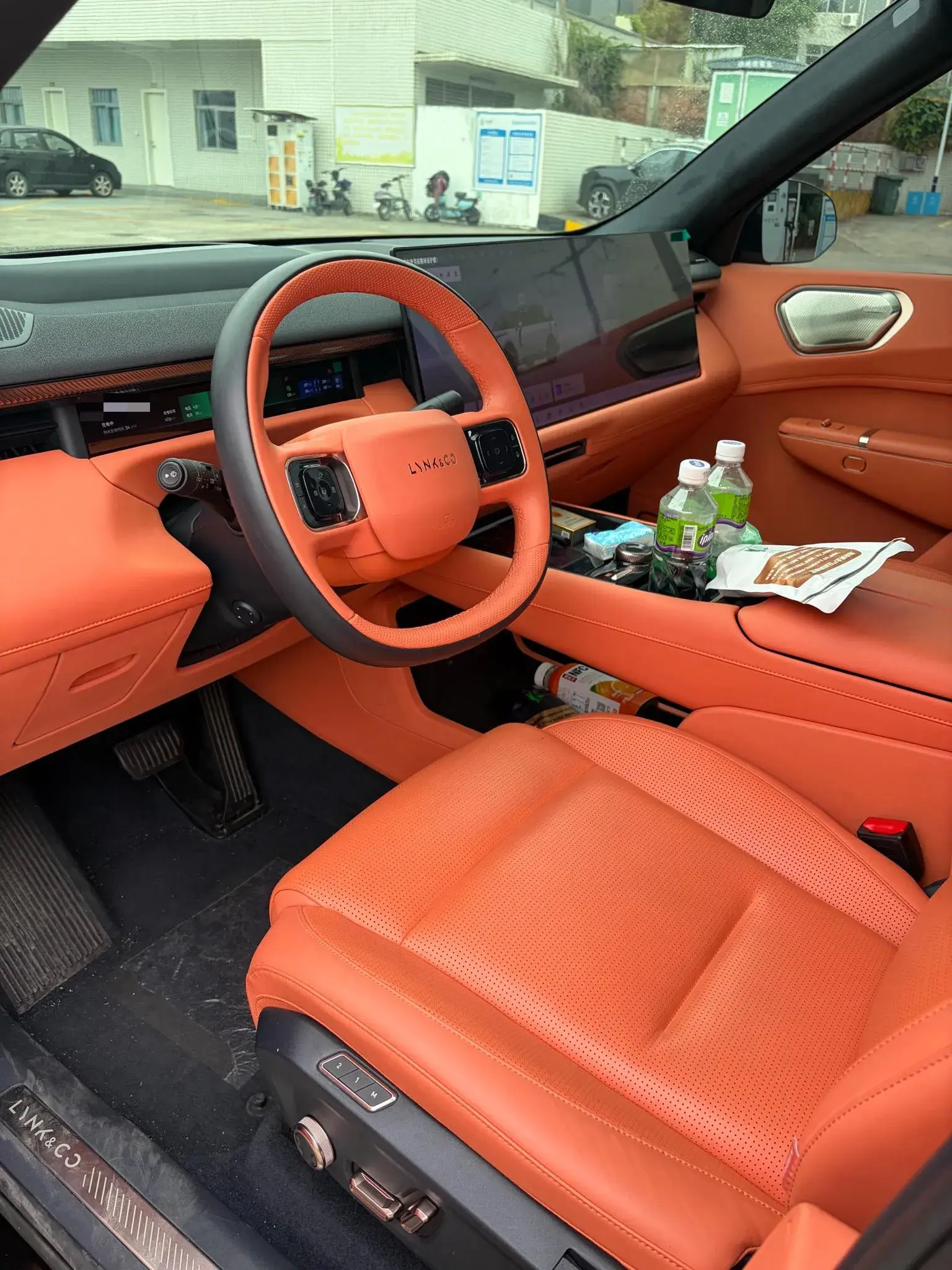 2025 LYNK&CO 900 thumbnail 4