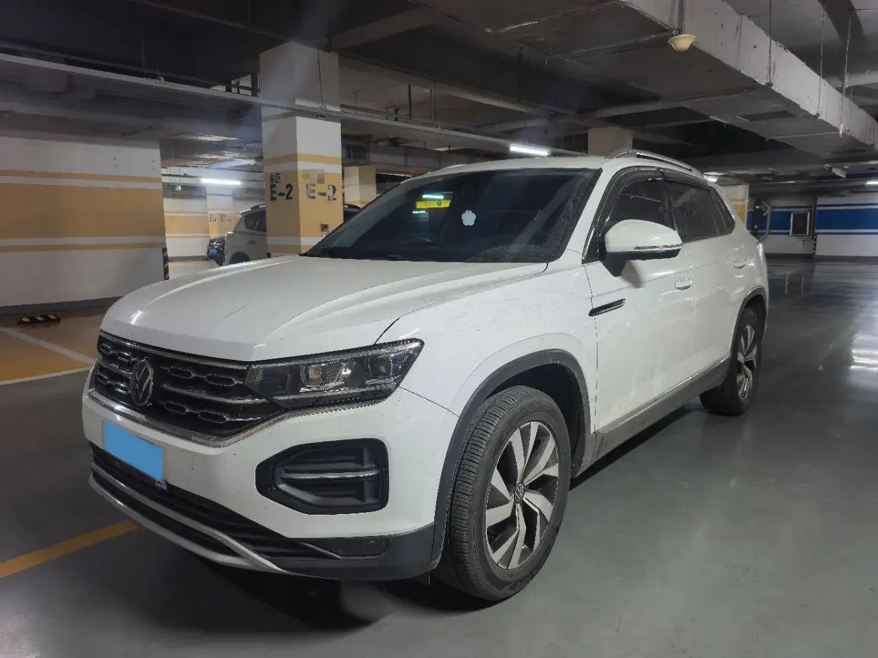 2022 VOLKSWAGEN TAYRON view 1