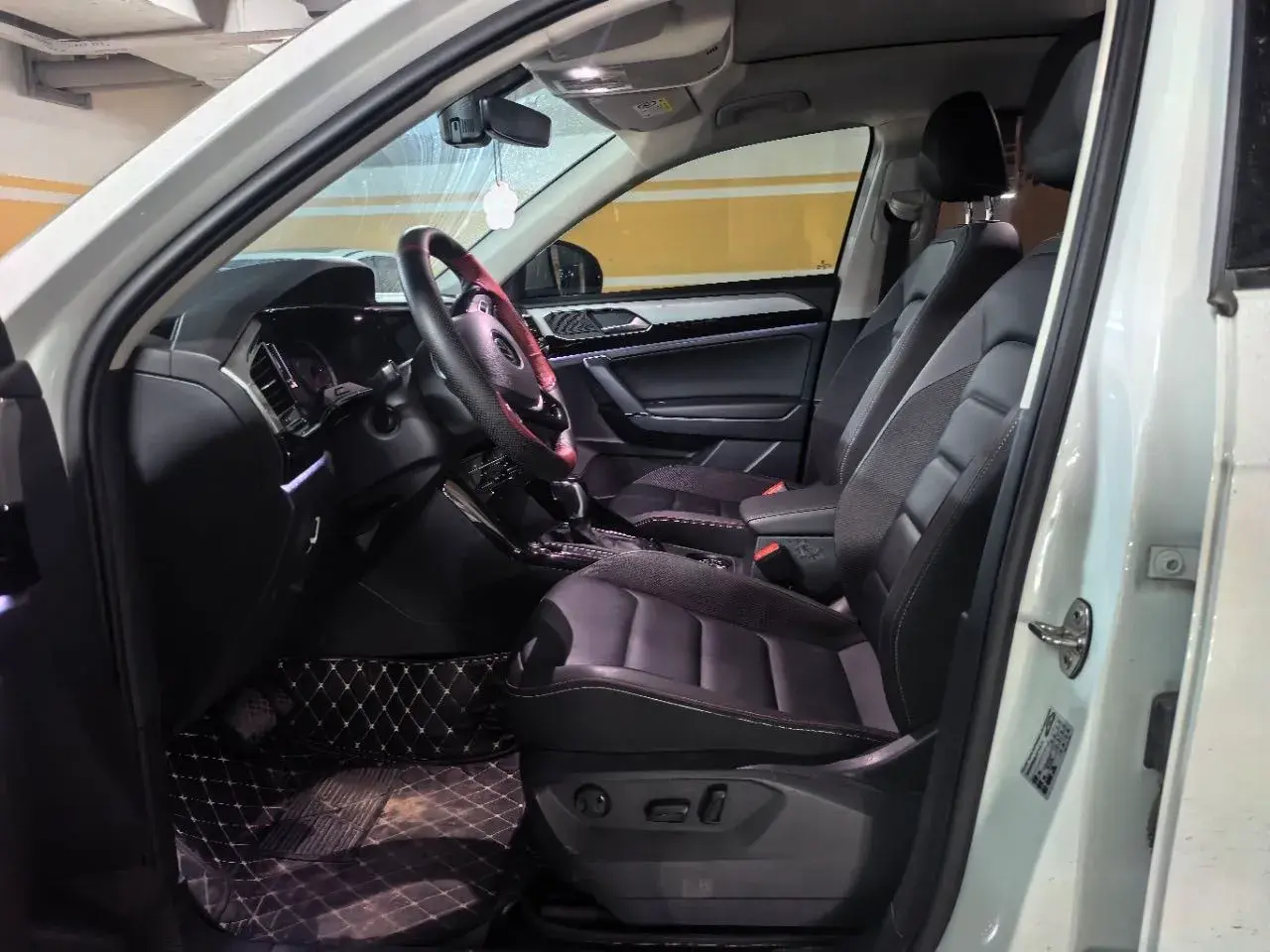 2022 VOLKSWAGEN TAYRON thumbnail 4