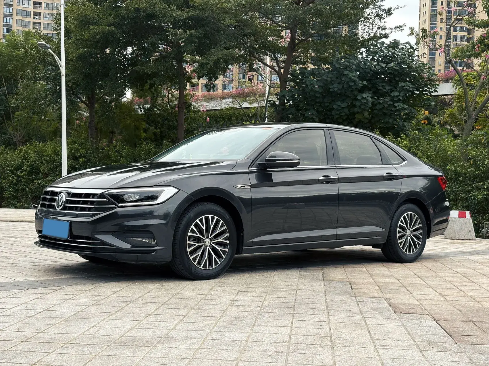 2021 VOLKSWAGEN SAGITAR view 1