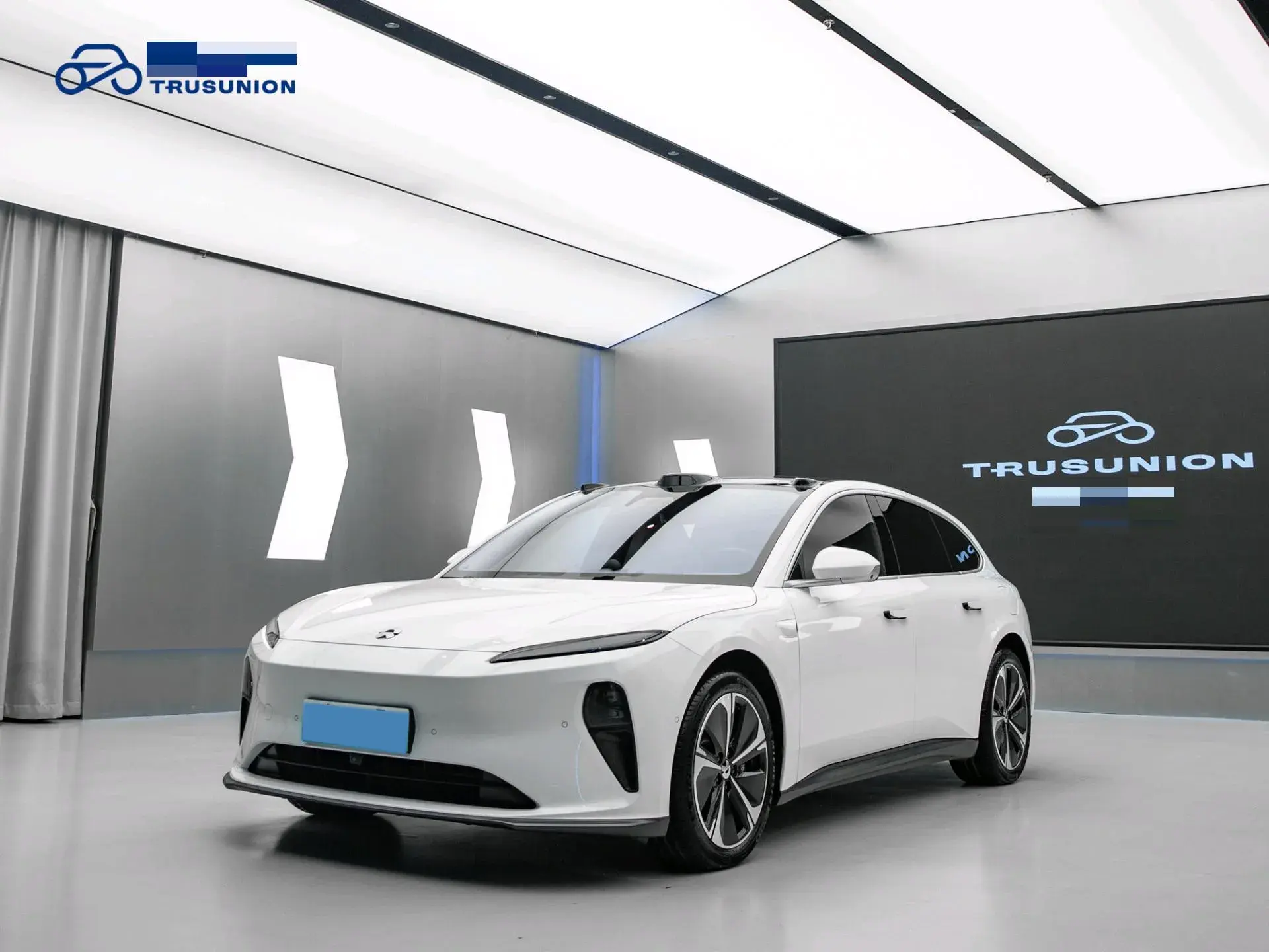 2024 NIO ET5T view 1
