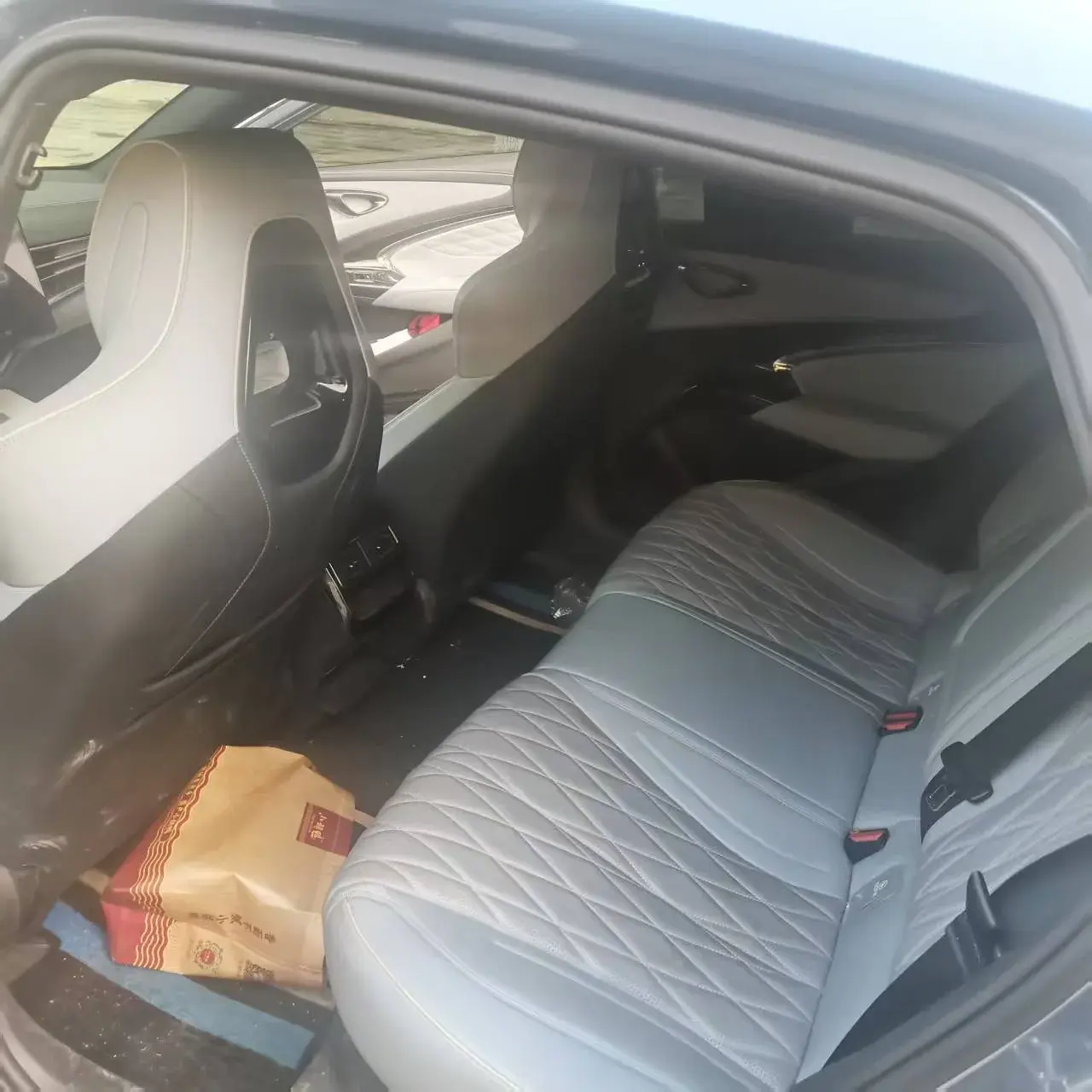 2022 BYD SEAL thumbnail 4