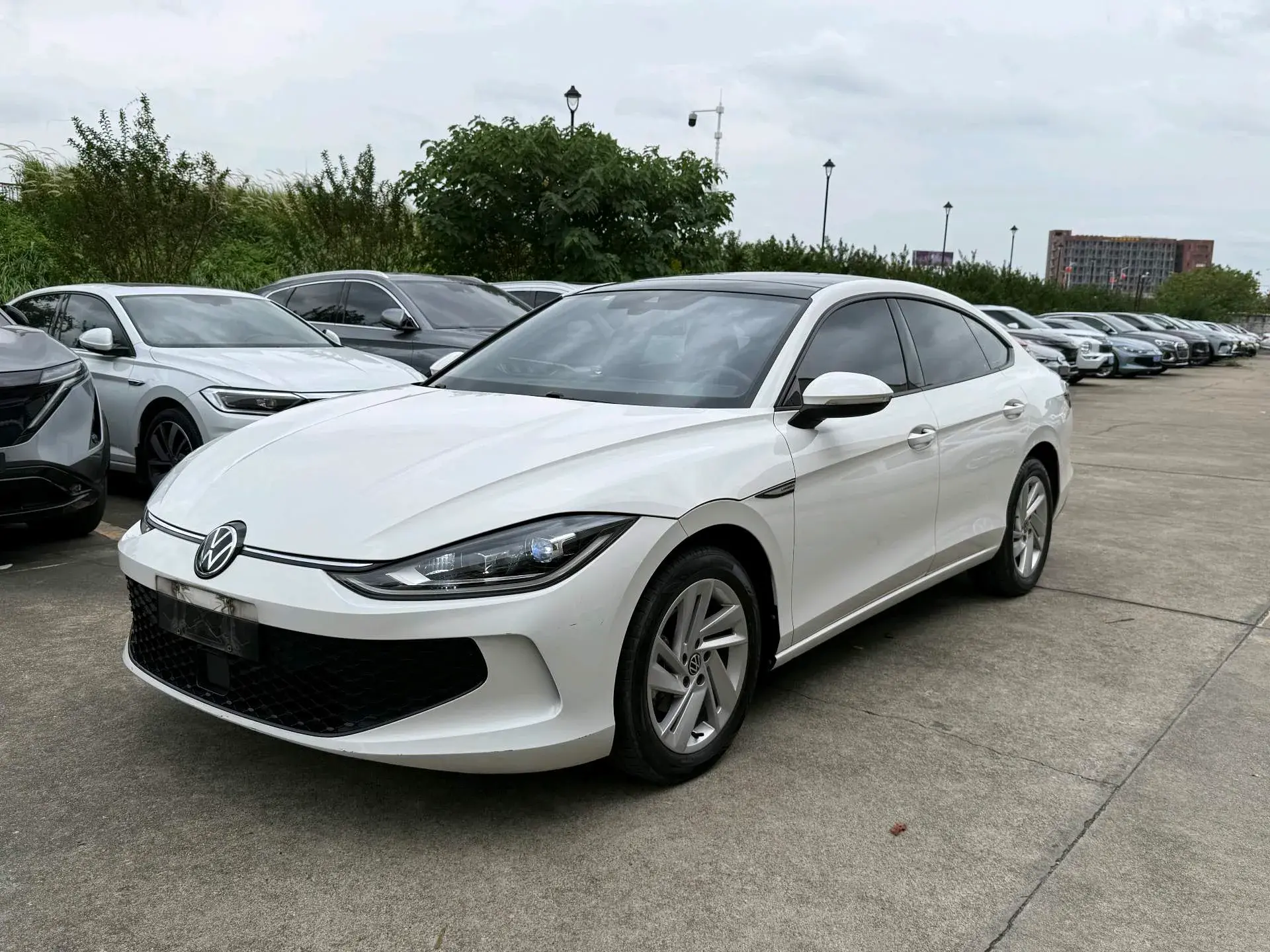 2022 VOLKSWAGEN LAMANDO view 1