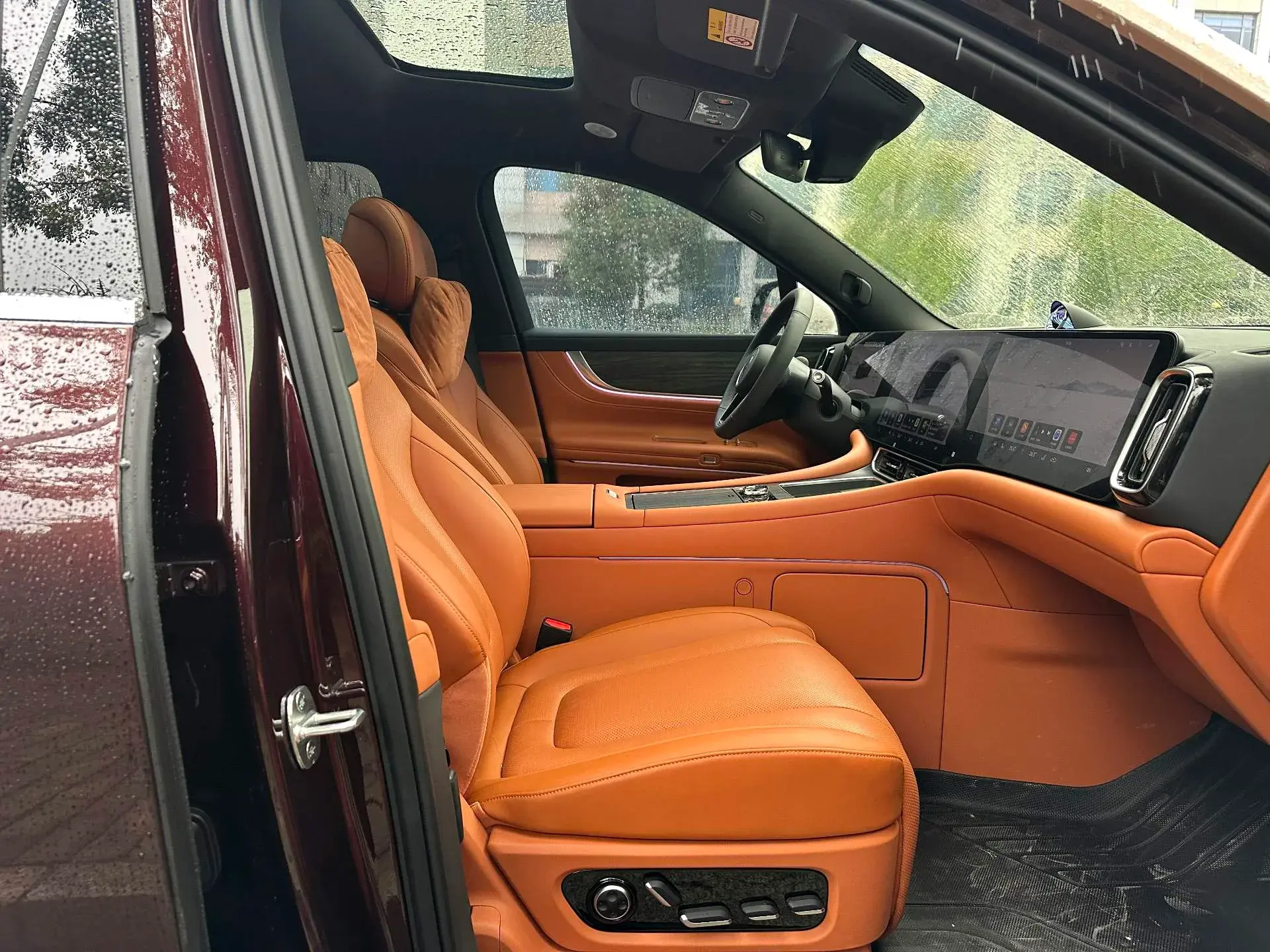 2025 AITO AITO thumbnail 3