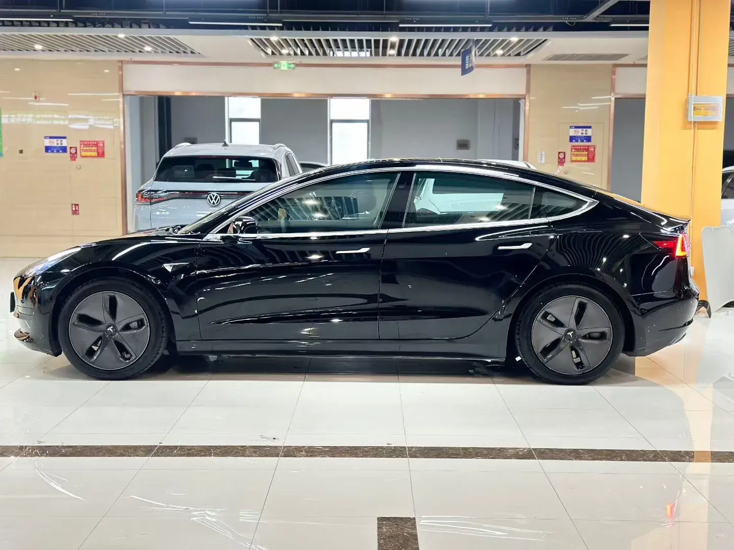 2022 TESLA MODEL thumbnail 3