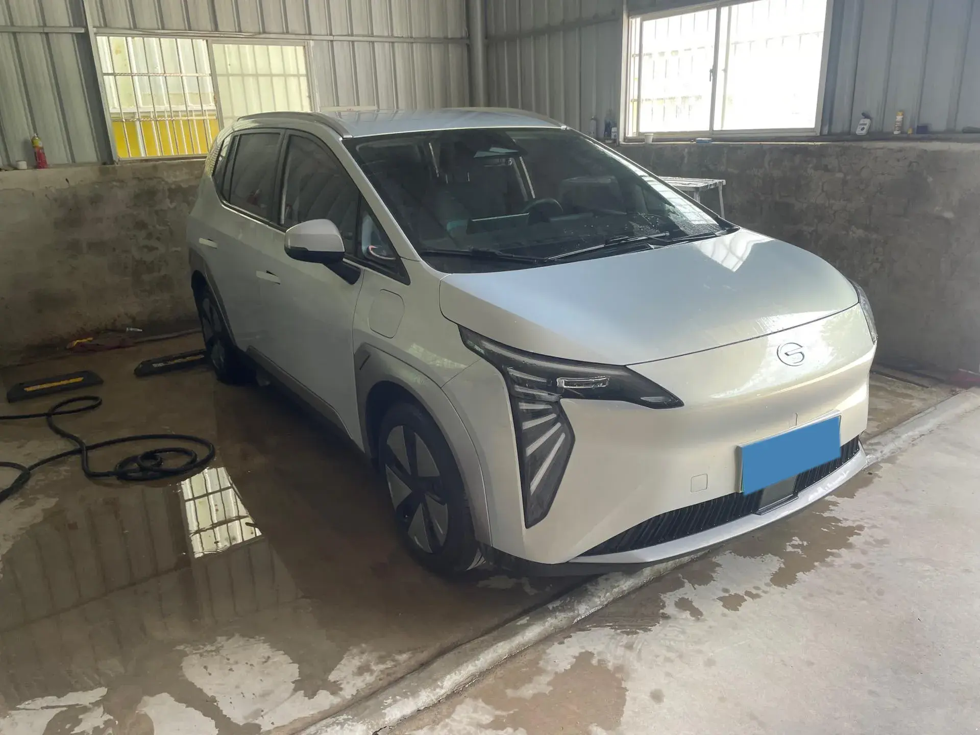 2023 AION Y thumbnail 2