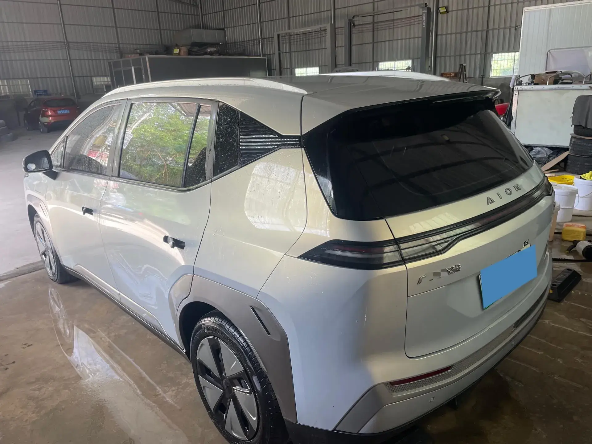 2023 AION Y thumbnail 4