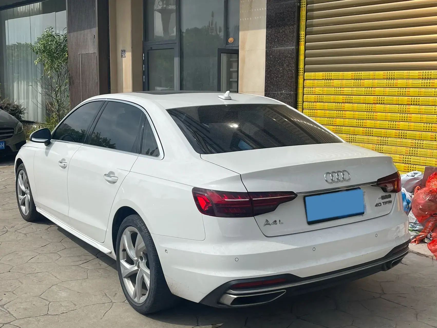 2020 AUDI A4L thumbnail 2