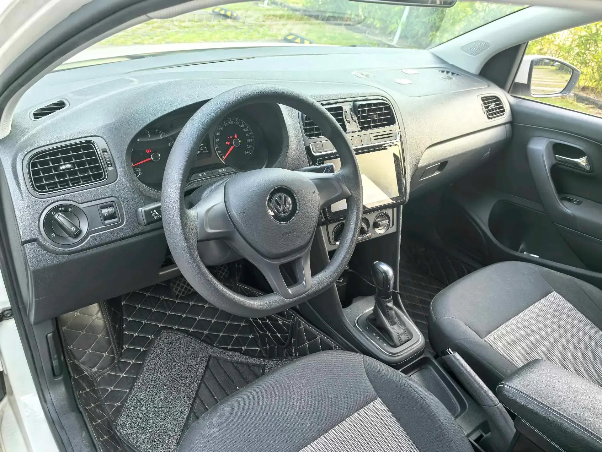 2018 VOLKSWAGEN POLO thumbnail 4