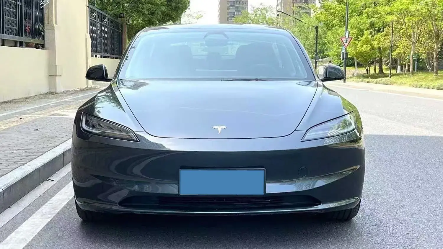 2023 TESLA MODEL thumbnail 3