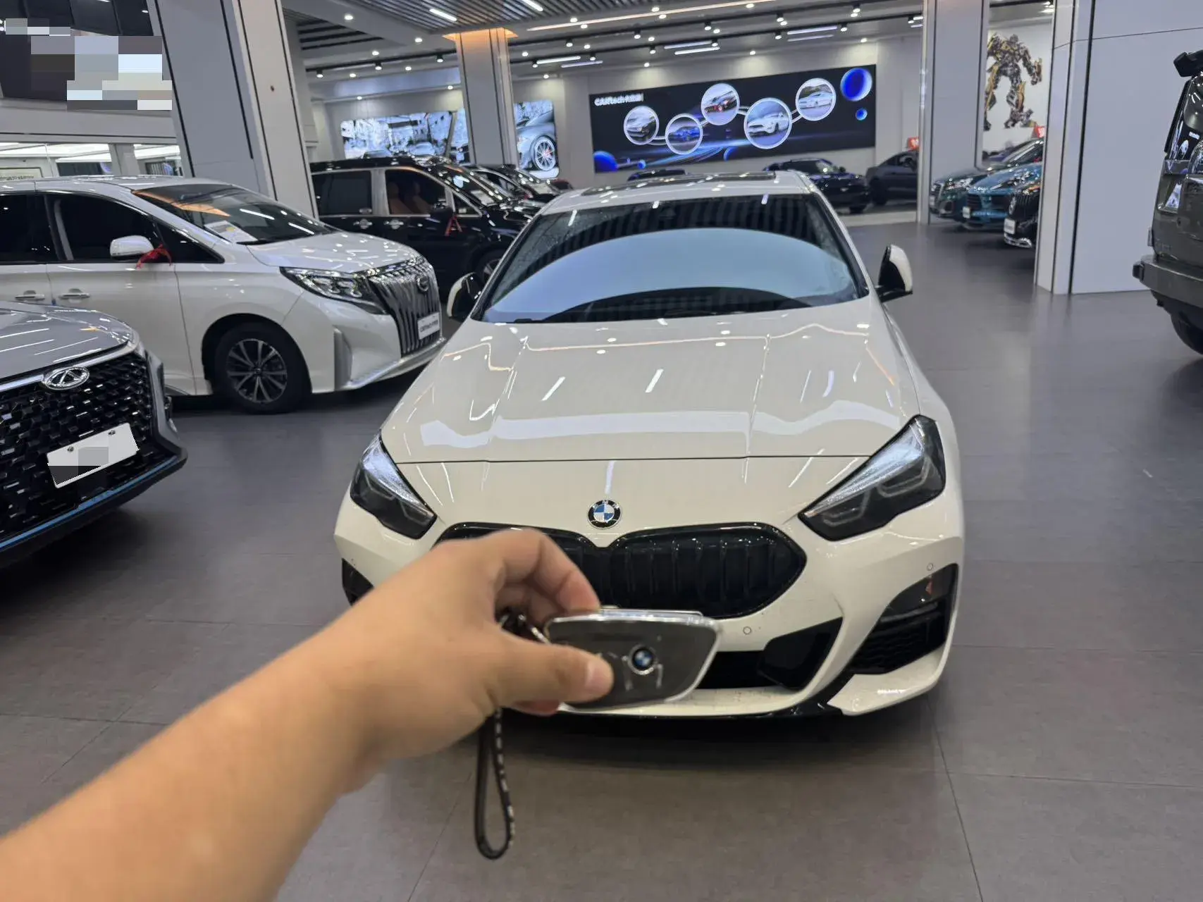 2023 BMW 2 thumbnail 2