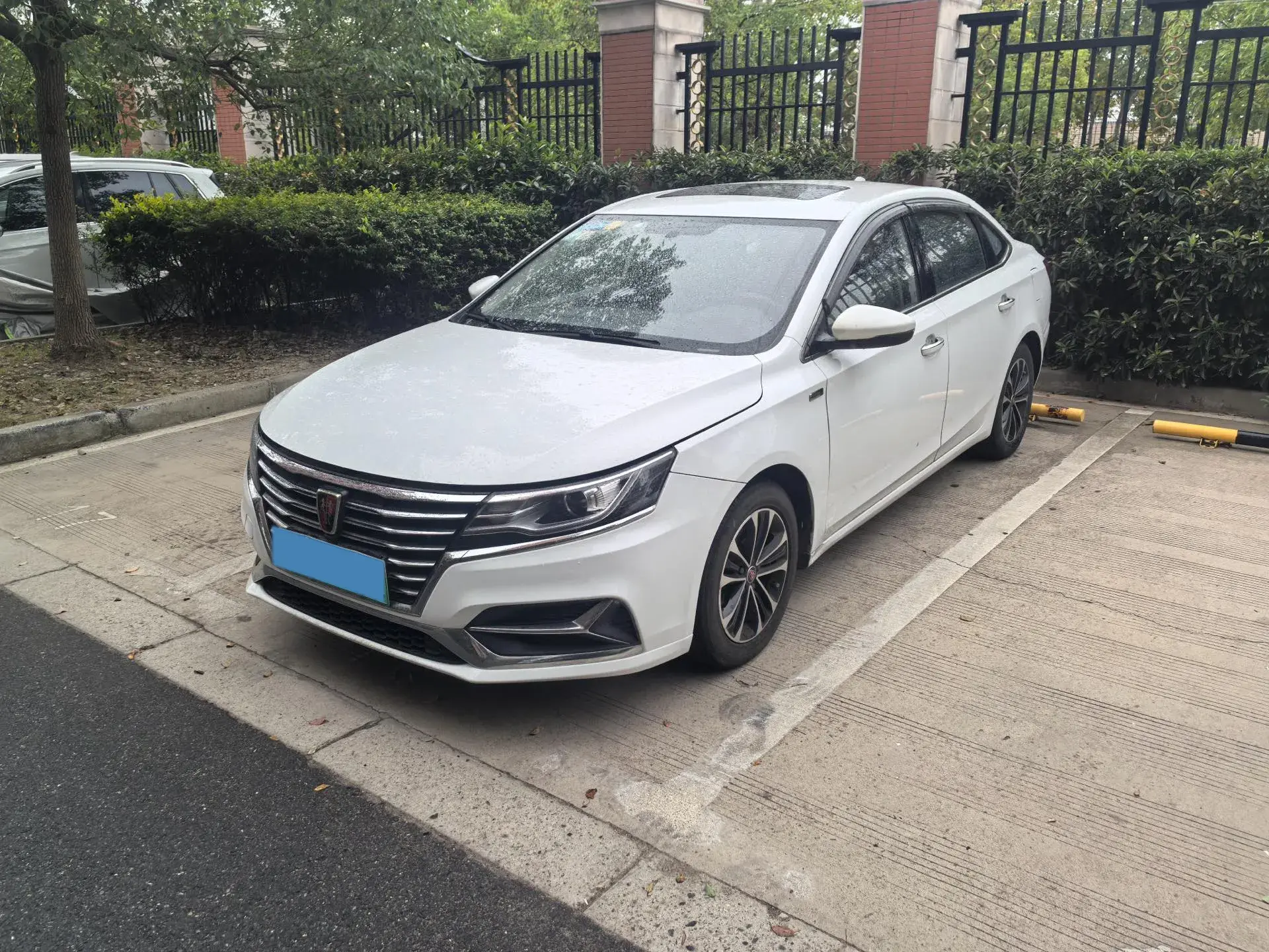 2019 ROEWE I6 view 1