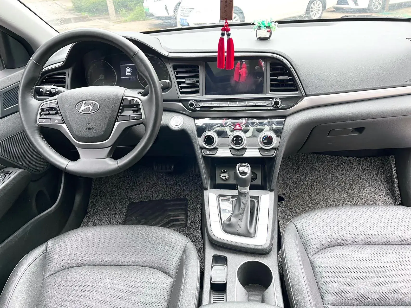 2019 HYUNDAI ELANTRA thumbnail 4