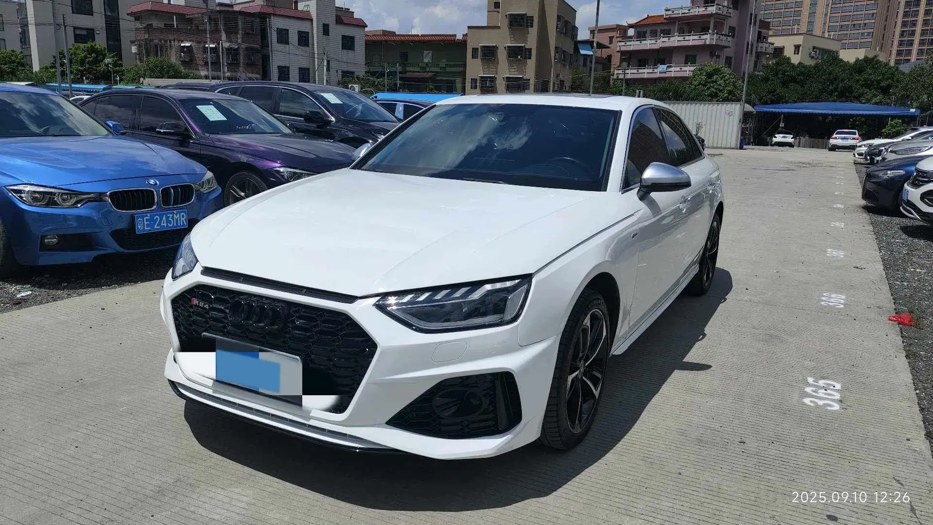 2022 AUDI A4L view 1