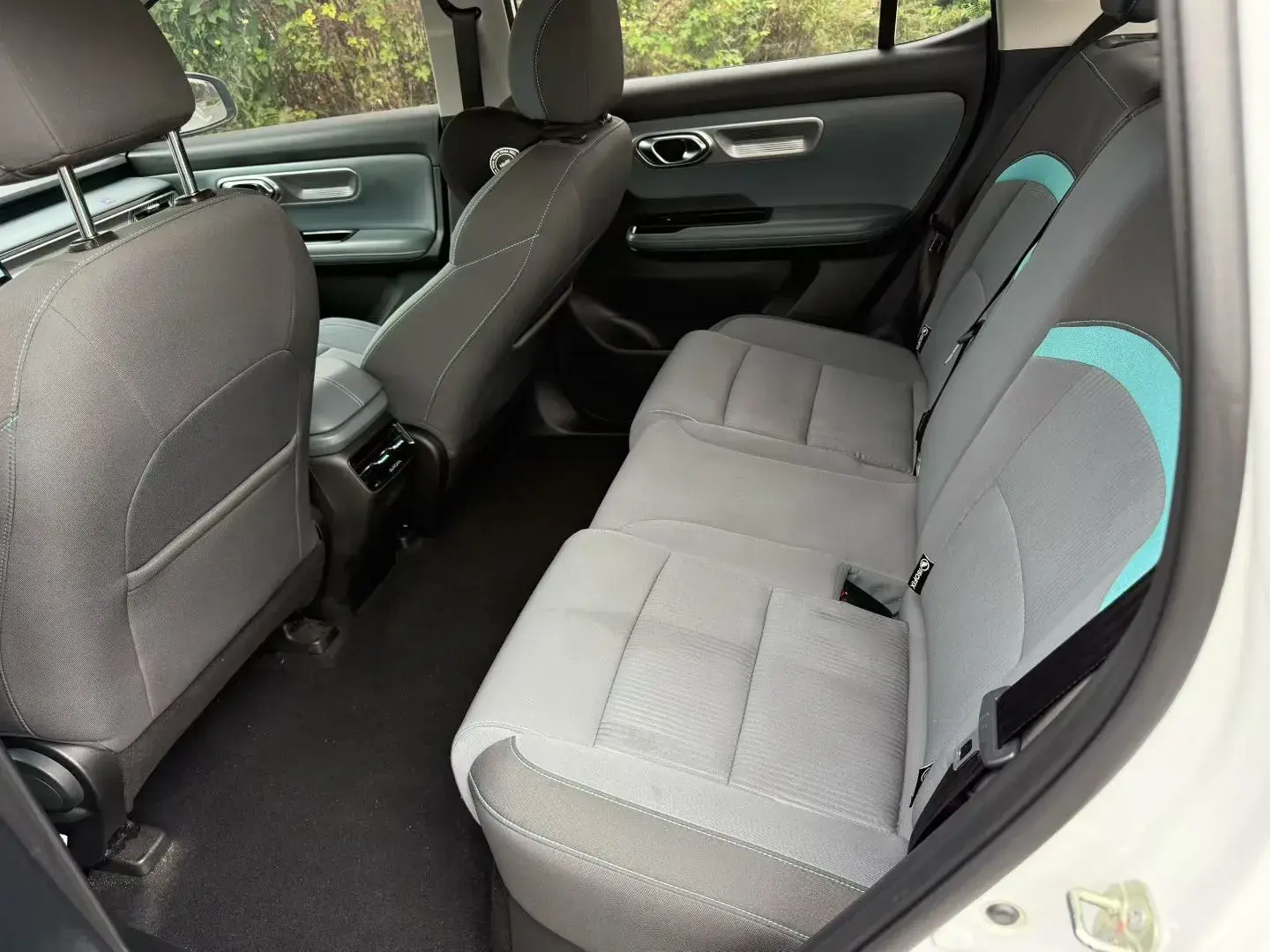 2023 AION Y thumbnail 3