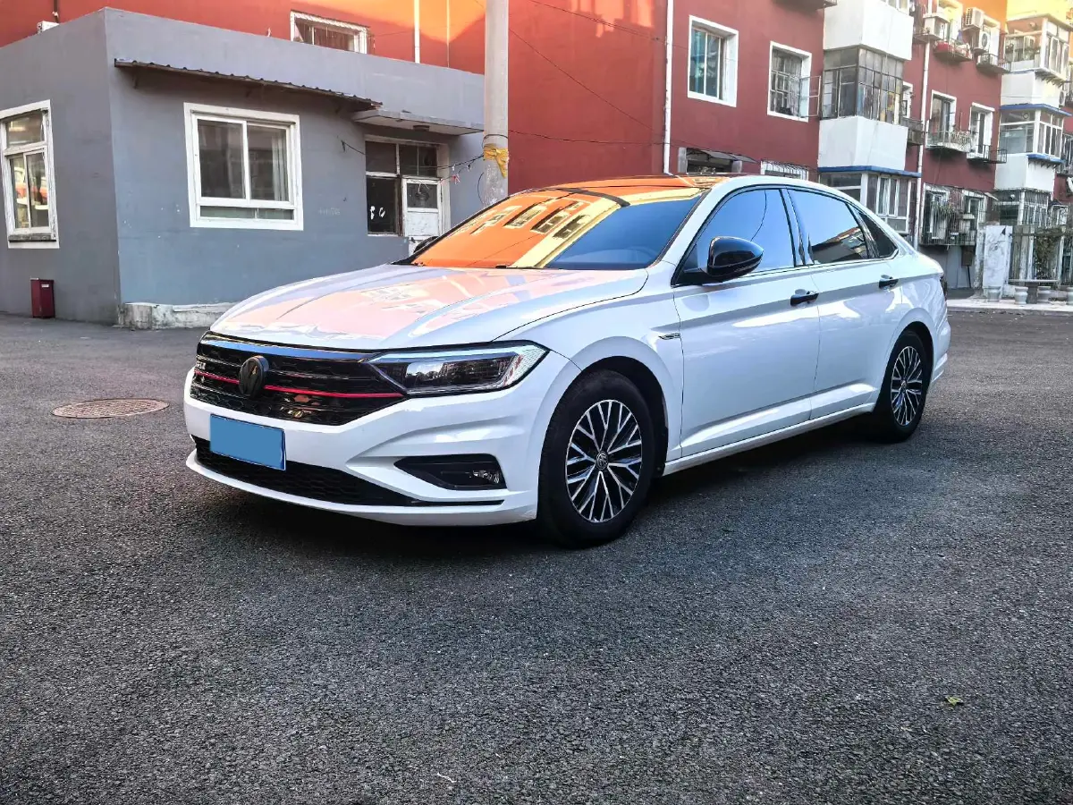 2019 Volkswagen Sagitar 1.2T 116HP L4 7DCT