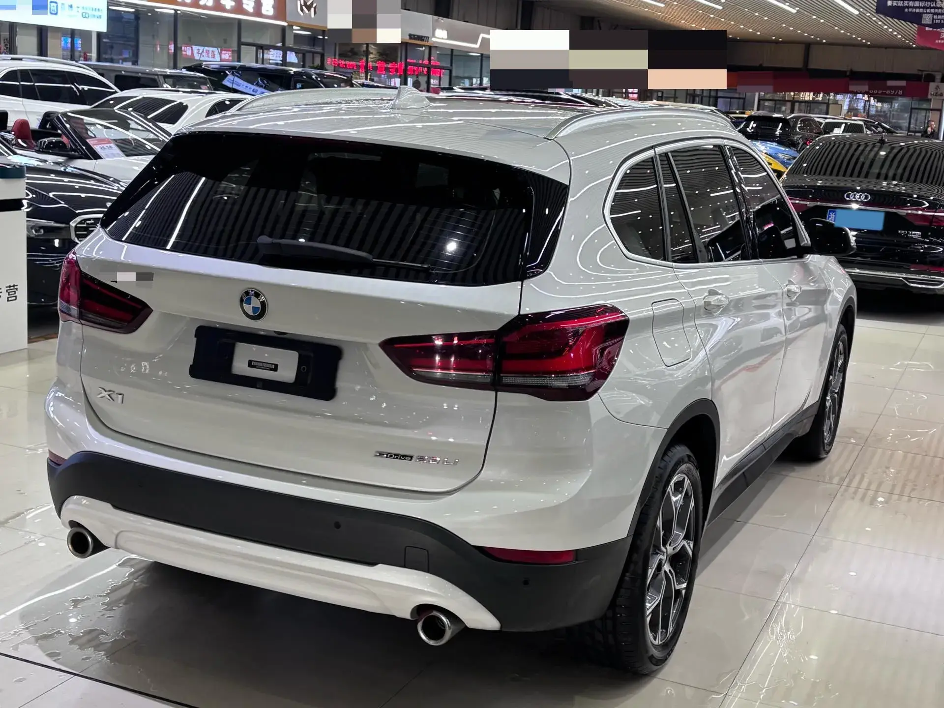 2021 BMW X1 thumbnail 4
