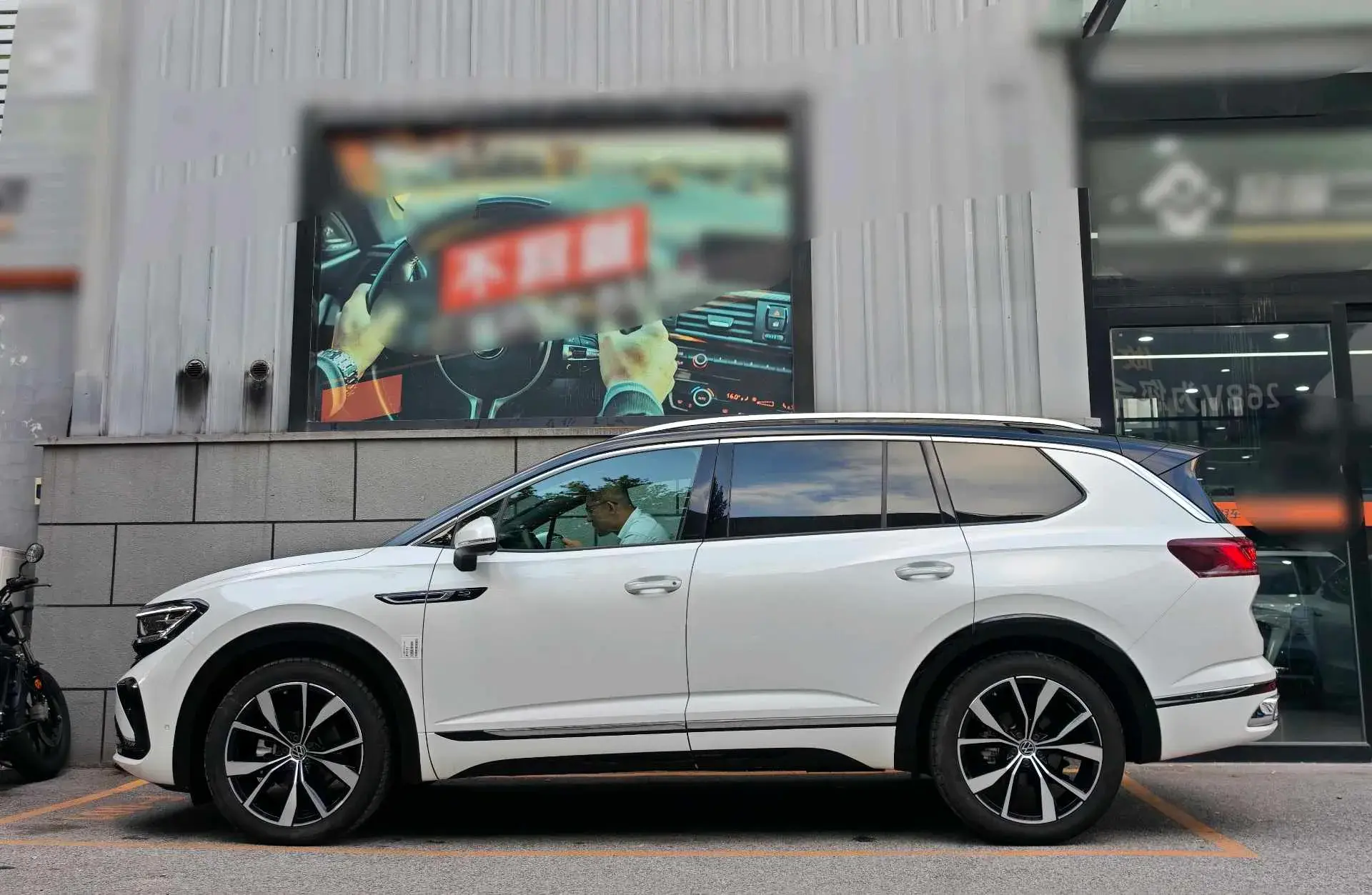 2024 VOLKSWAGEN TALAGON thumbnail 3