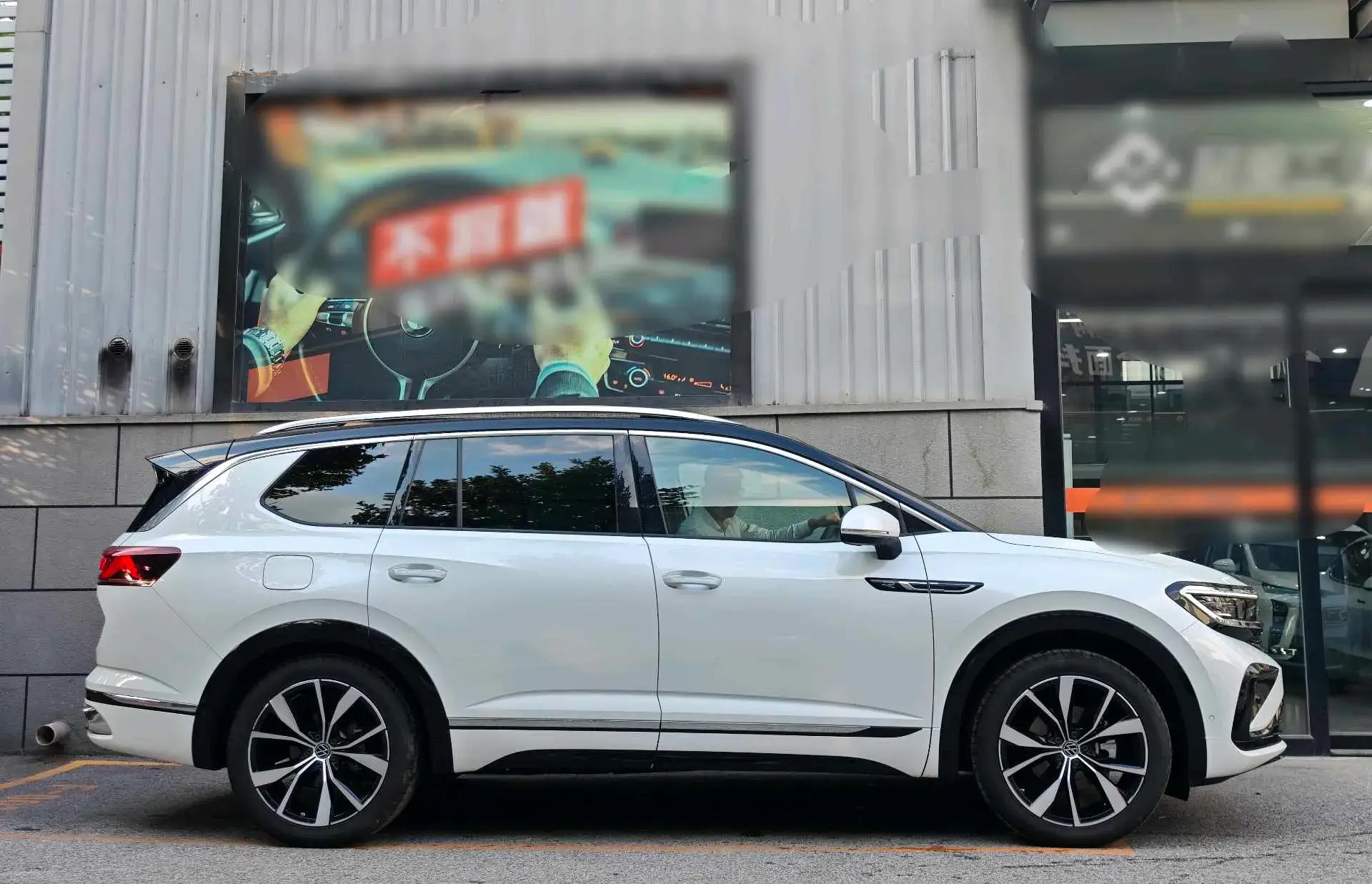 2024 VOLKSWAGEN TALAGON thumbnail 4