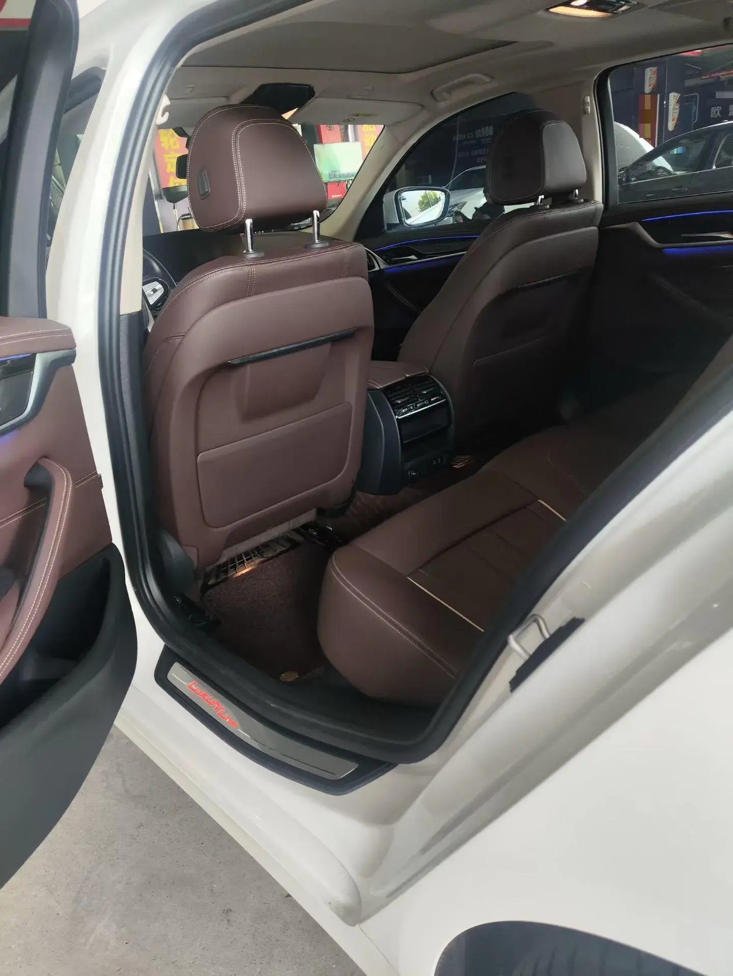 2022 BMW 5 thumbnail 4