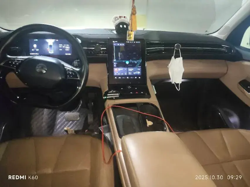 2018 NIO ES8 thumbnail 3