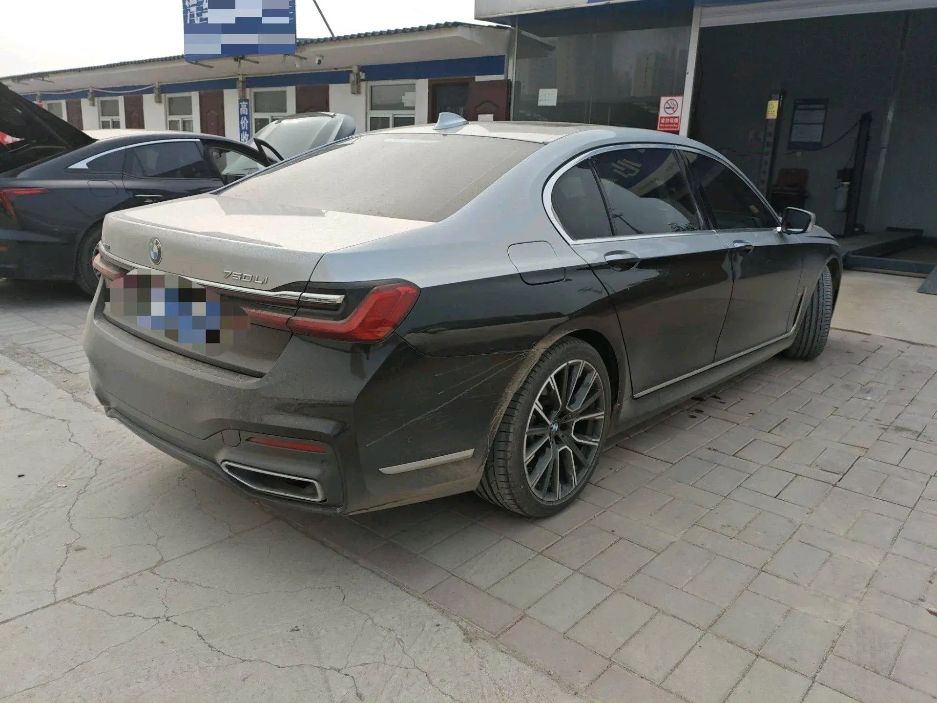 2019 BMW 7 thumbnail 2