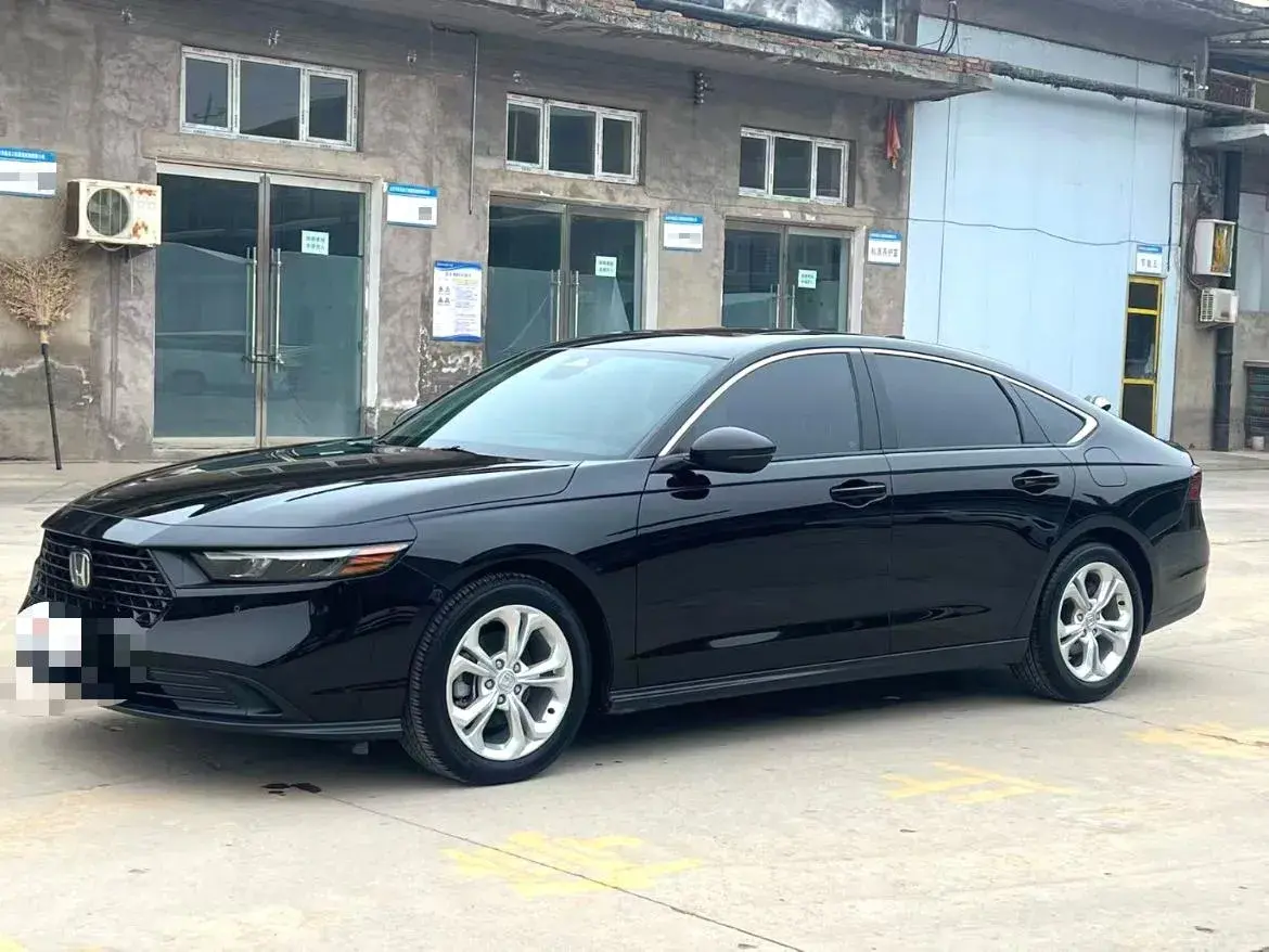 2023 HONDA ACCORD view 1