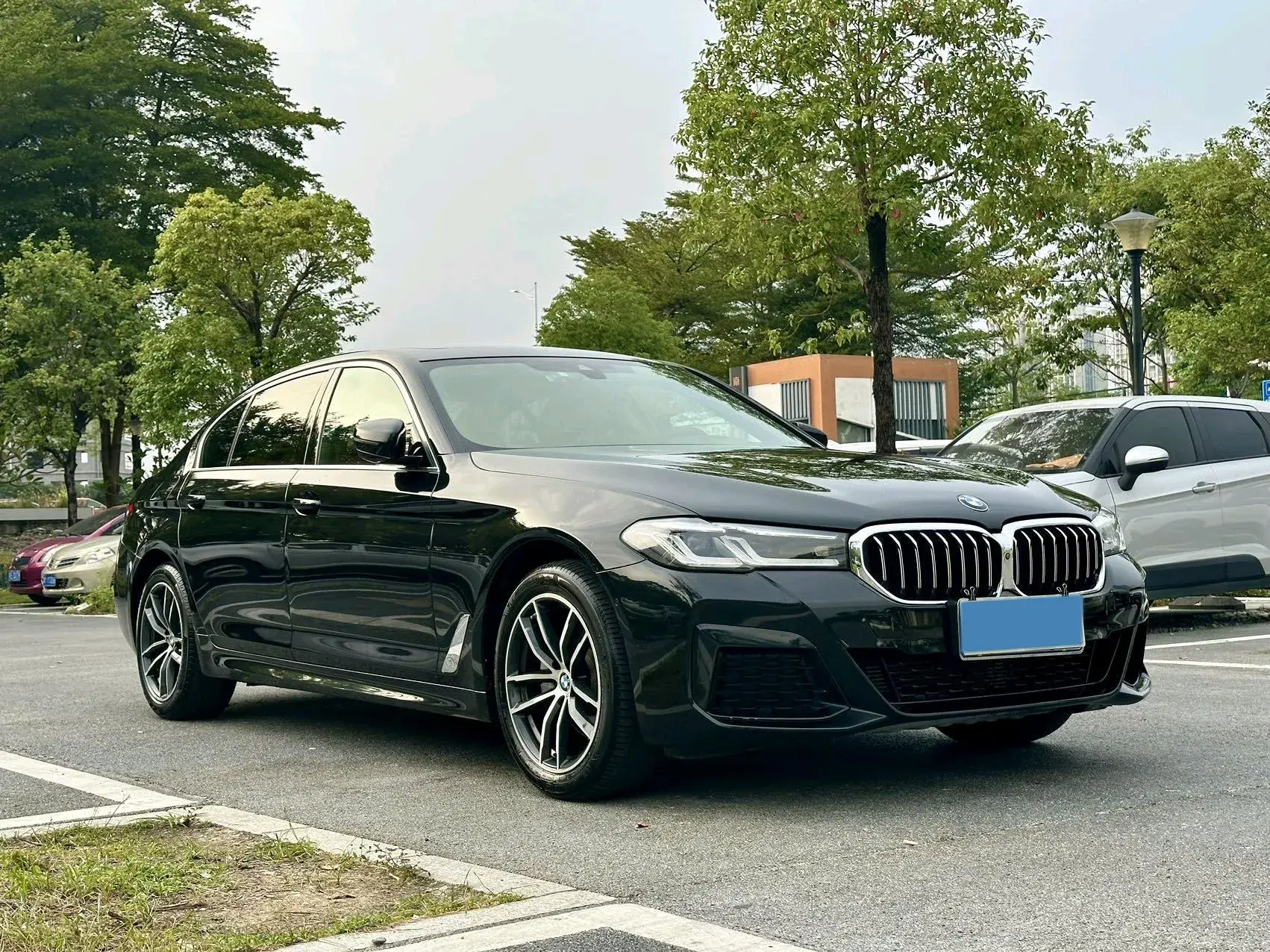 2021 BMW 5 thumbnail 3