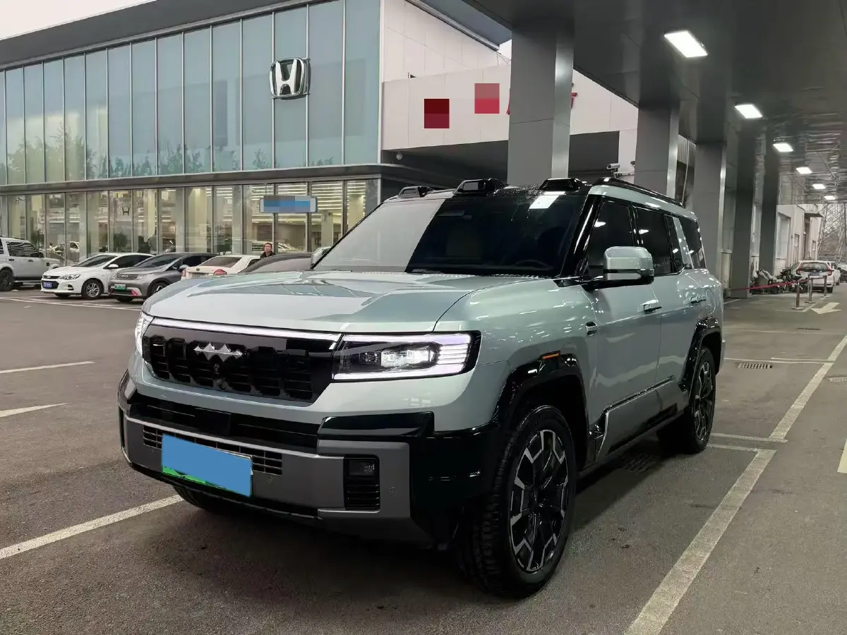 2025 FangChengBao Bao 8 2.0T 245HP L4 E-CVT PHEV 36.8KWH