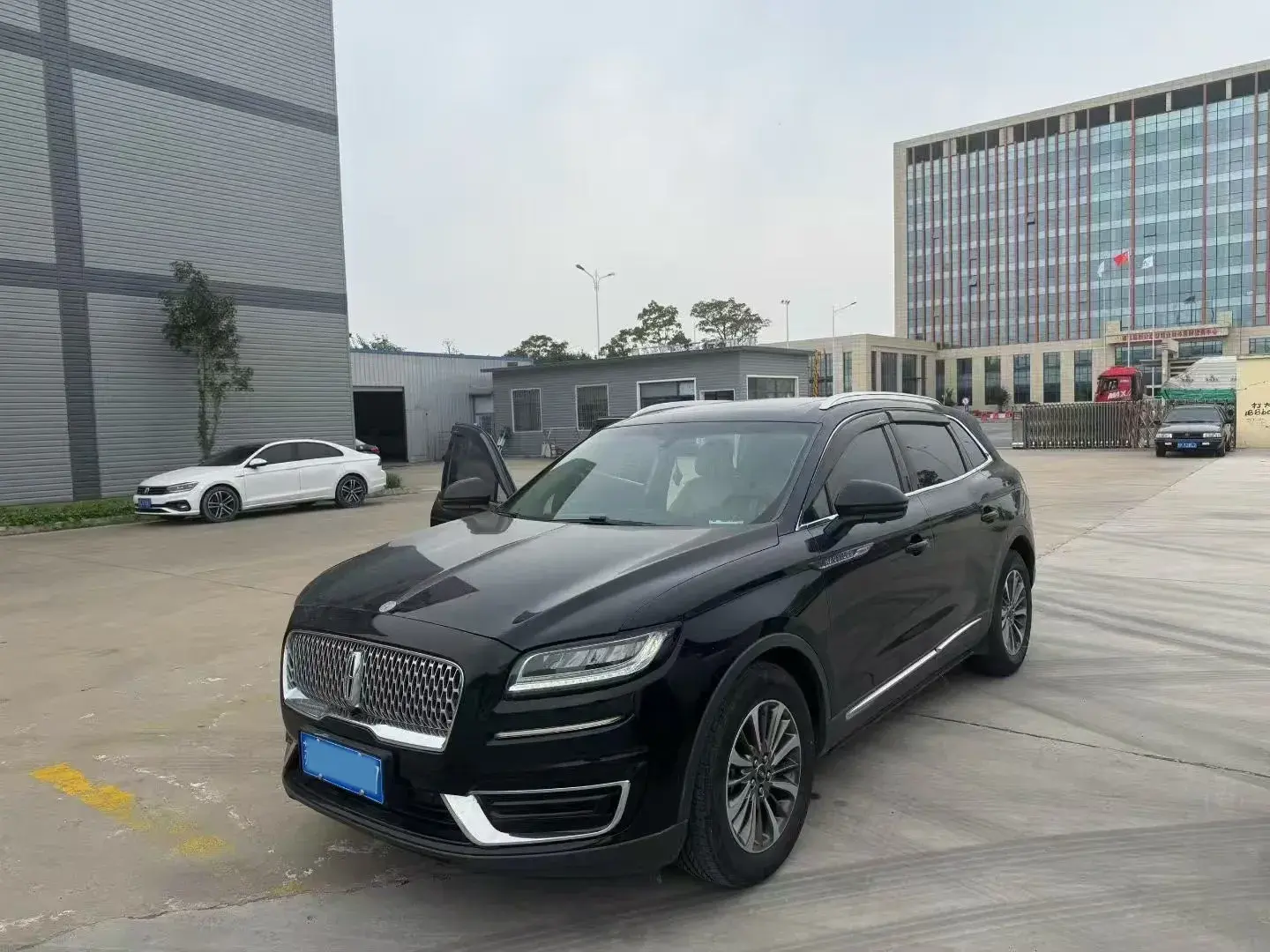 2019 LINCOLN NAUTILUS view 1