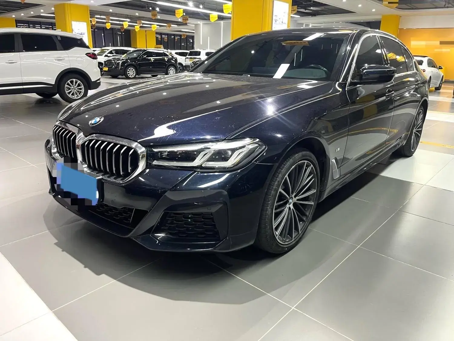 2021 BMW 5 view 1