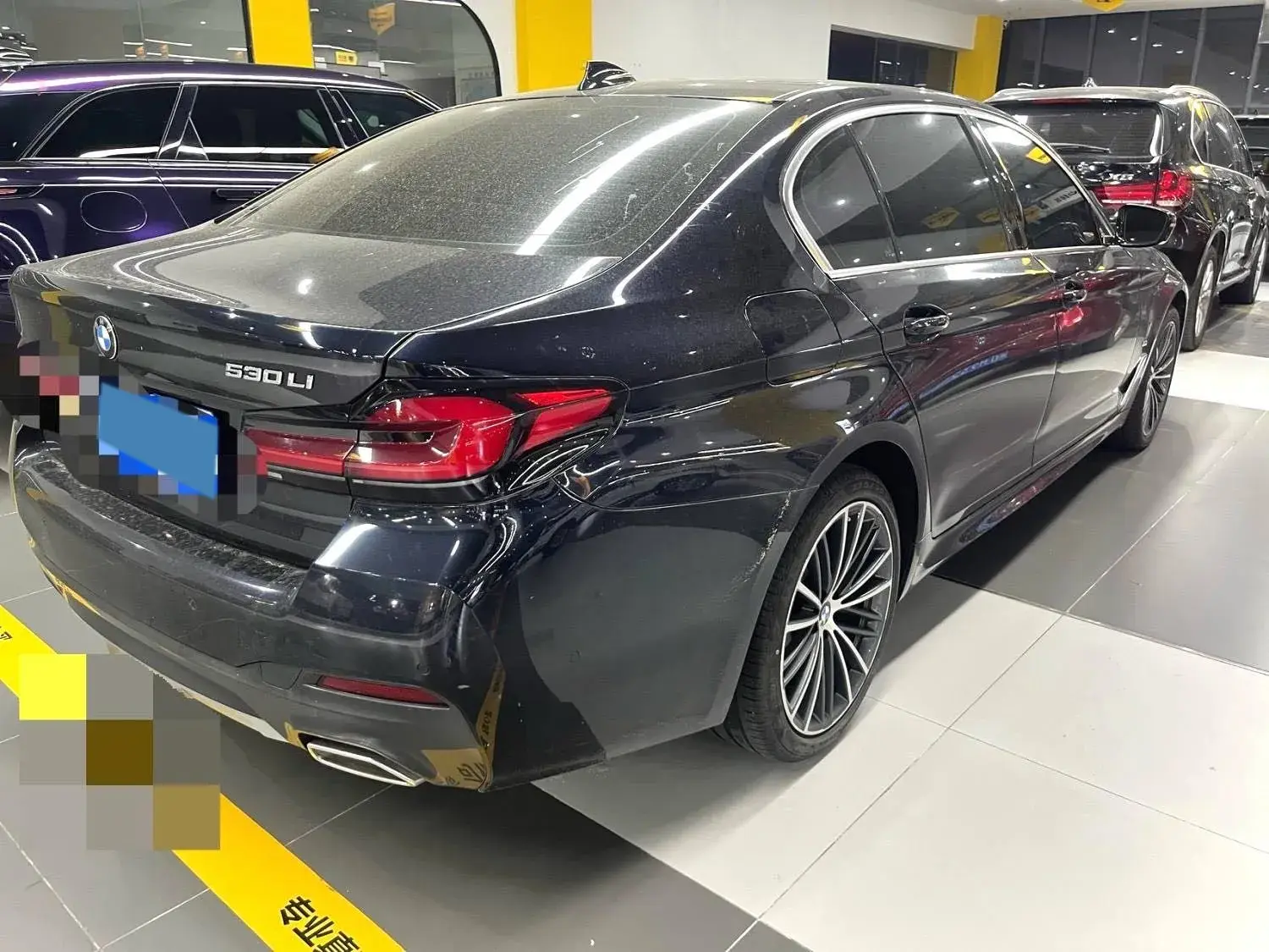 2021 BMW 5 thumbnail 4