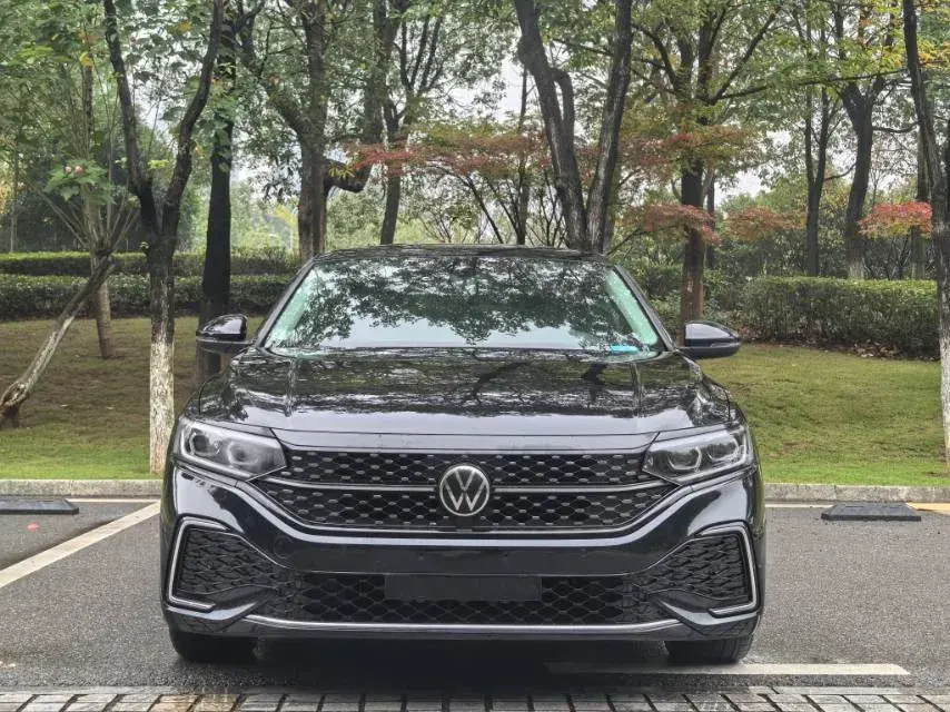 2022 VOLKSWAGEN PASSAT thumbnail 2