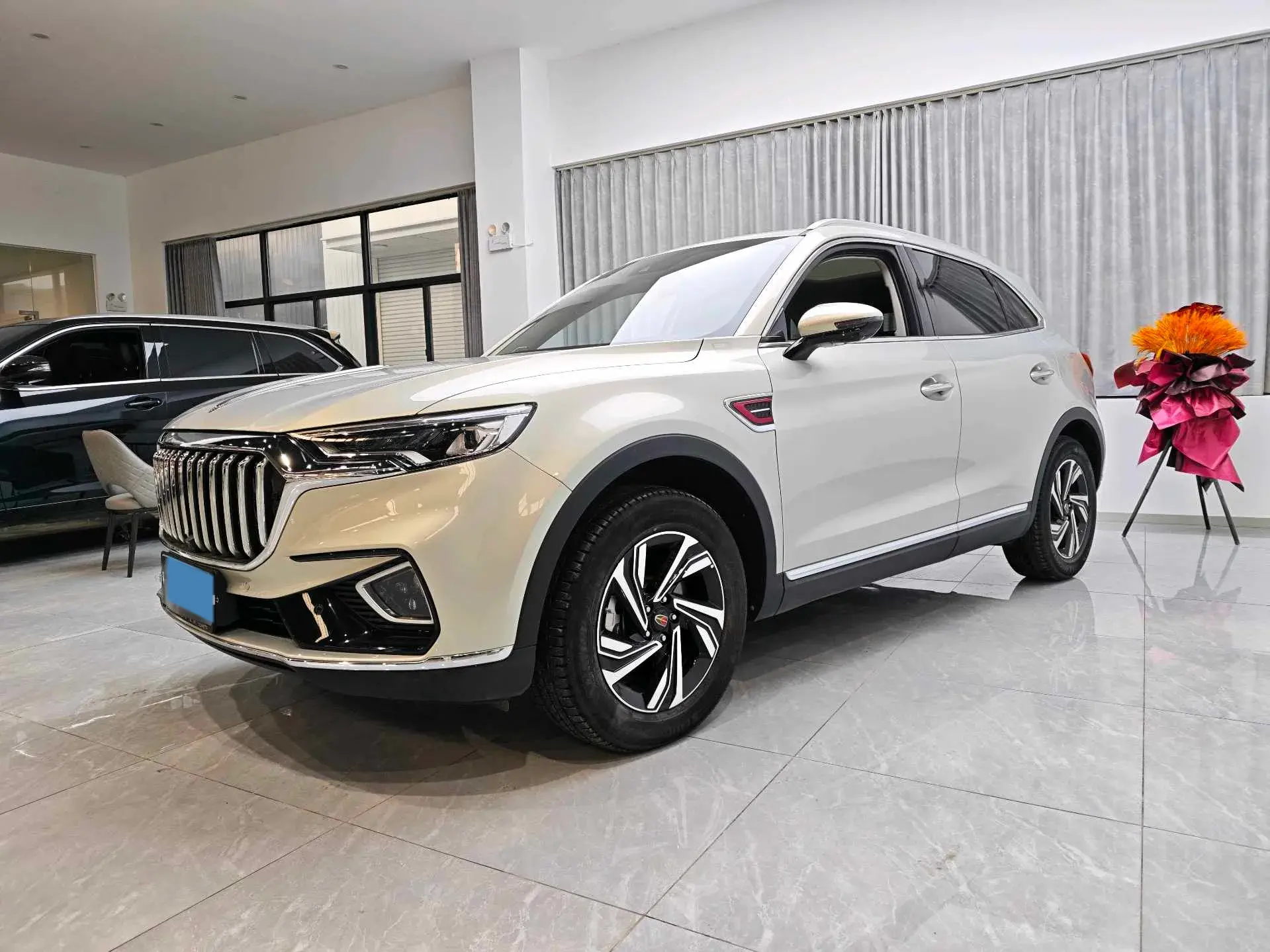 2022 HONGQI HS5 view 1