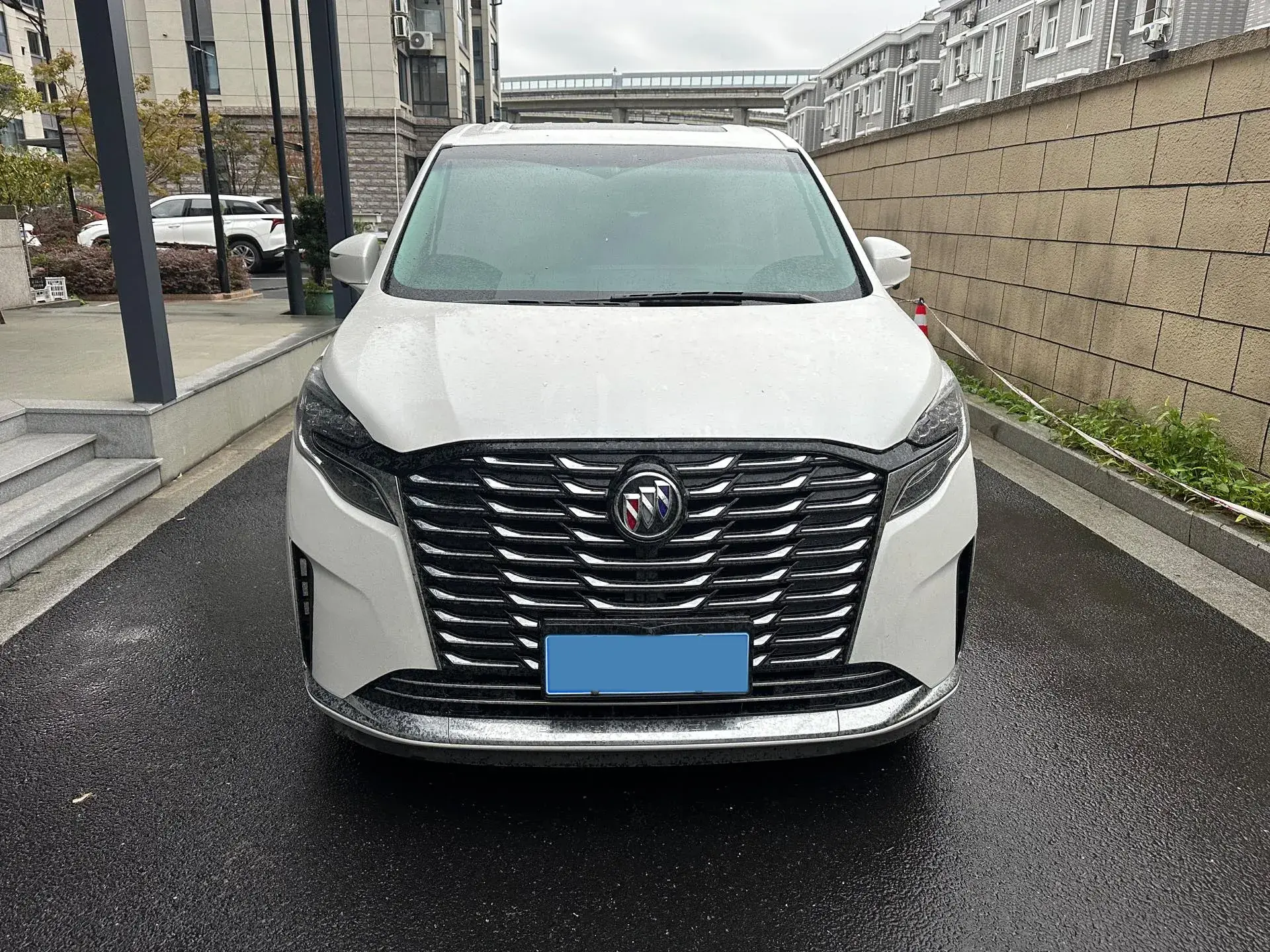 2023 BUICK GL8 view 1