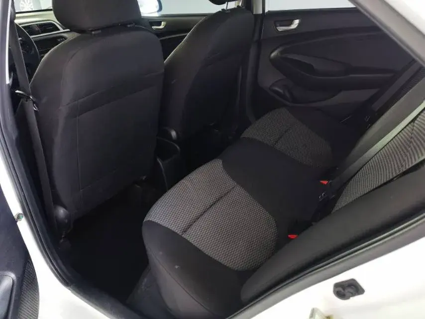 2017 HYUNDAI REINA thumbnail 4