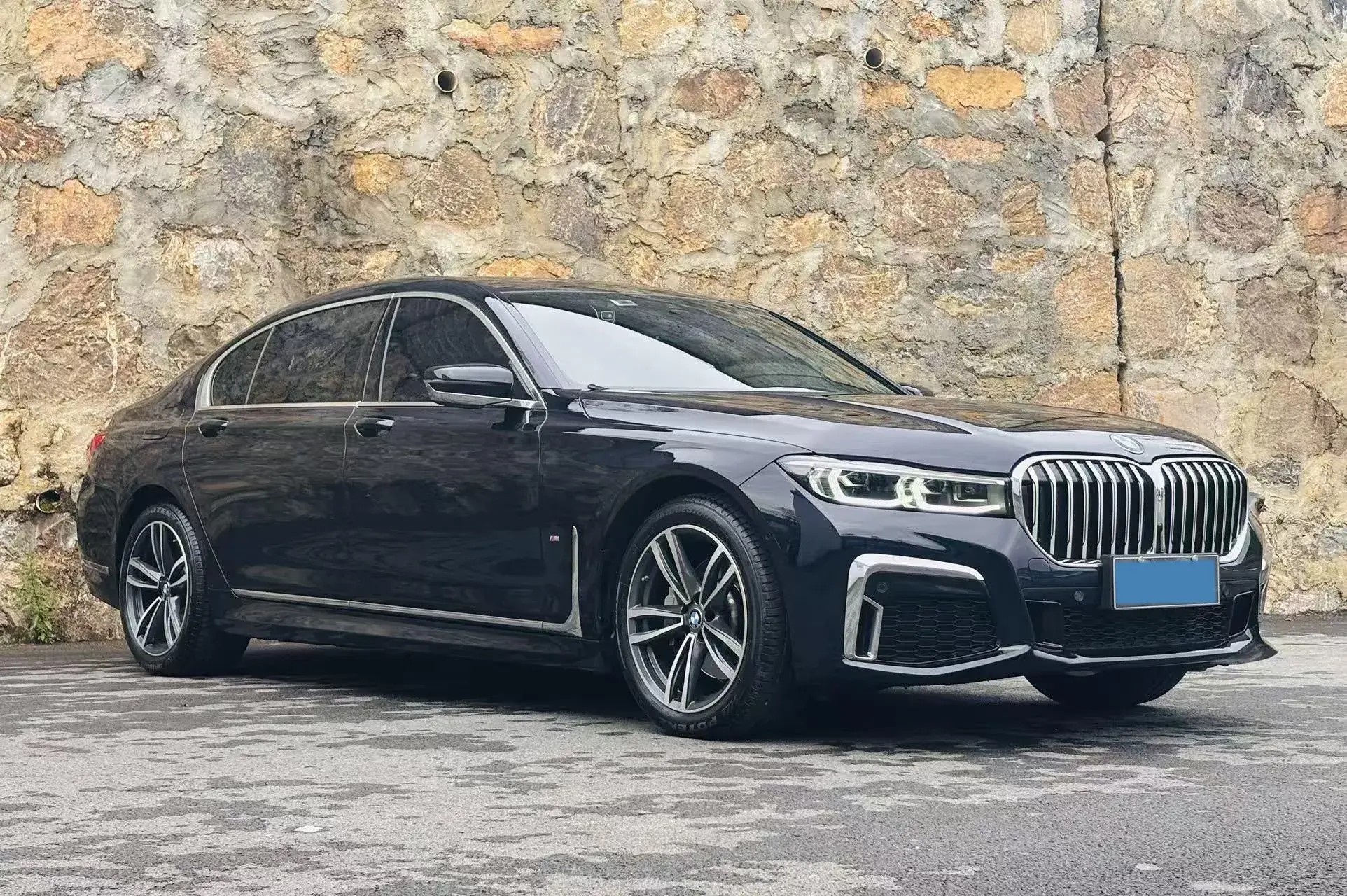 2021 BMW 7 thumbnail 3