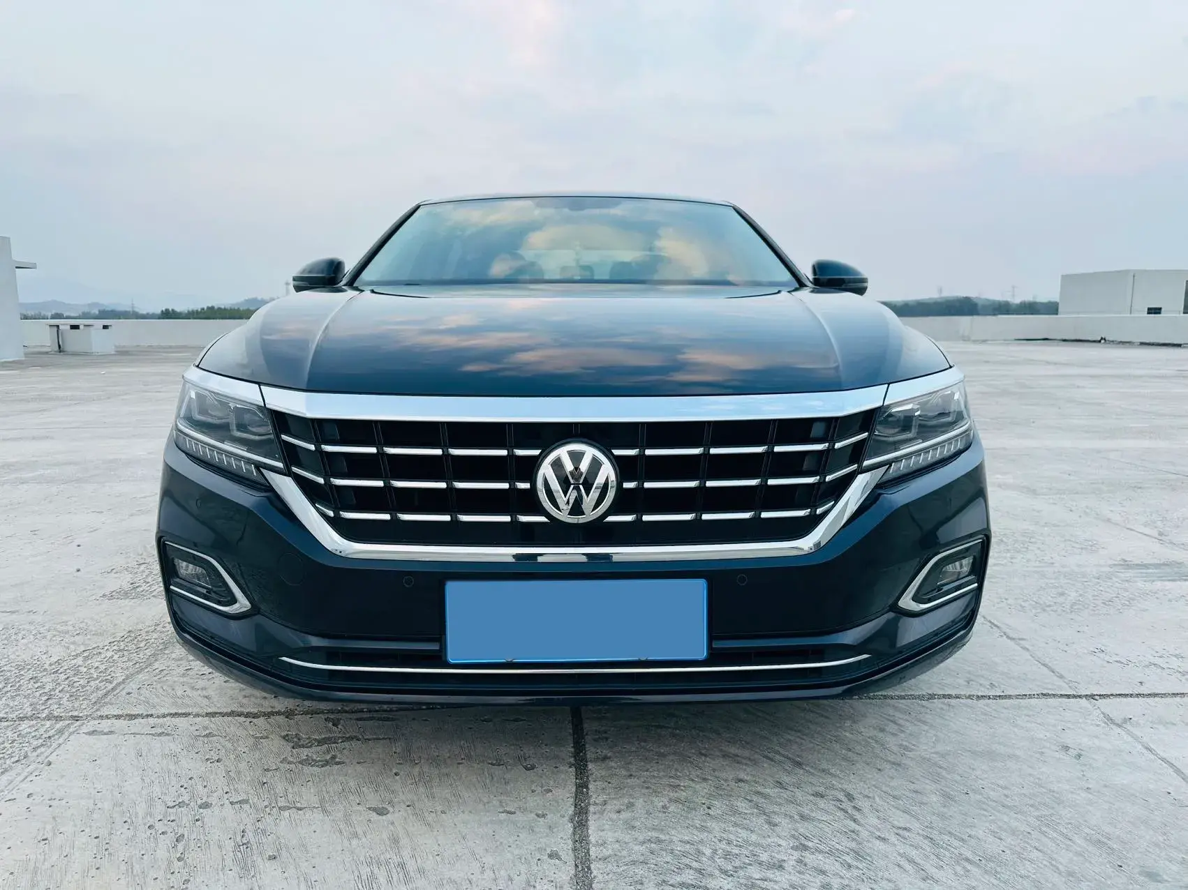 2019 VOLKSWAGEN PASSAT thumbnail 2
