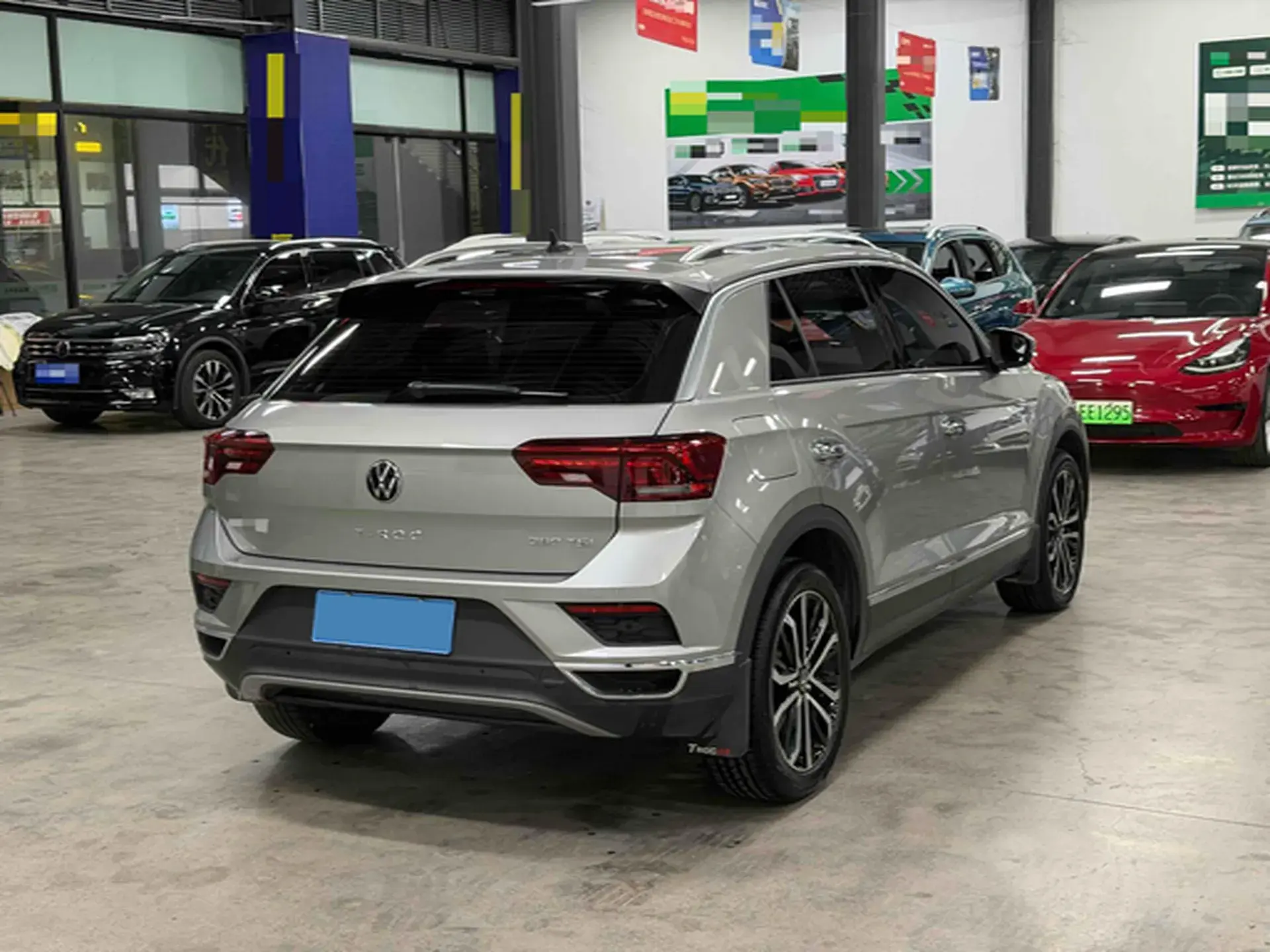 2021 VOLKSWAGEN T-ROC thumbnail 4