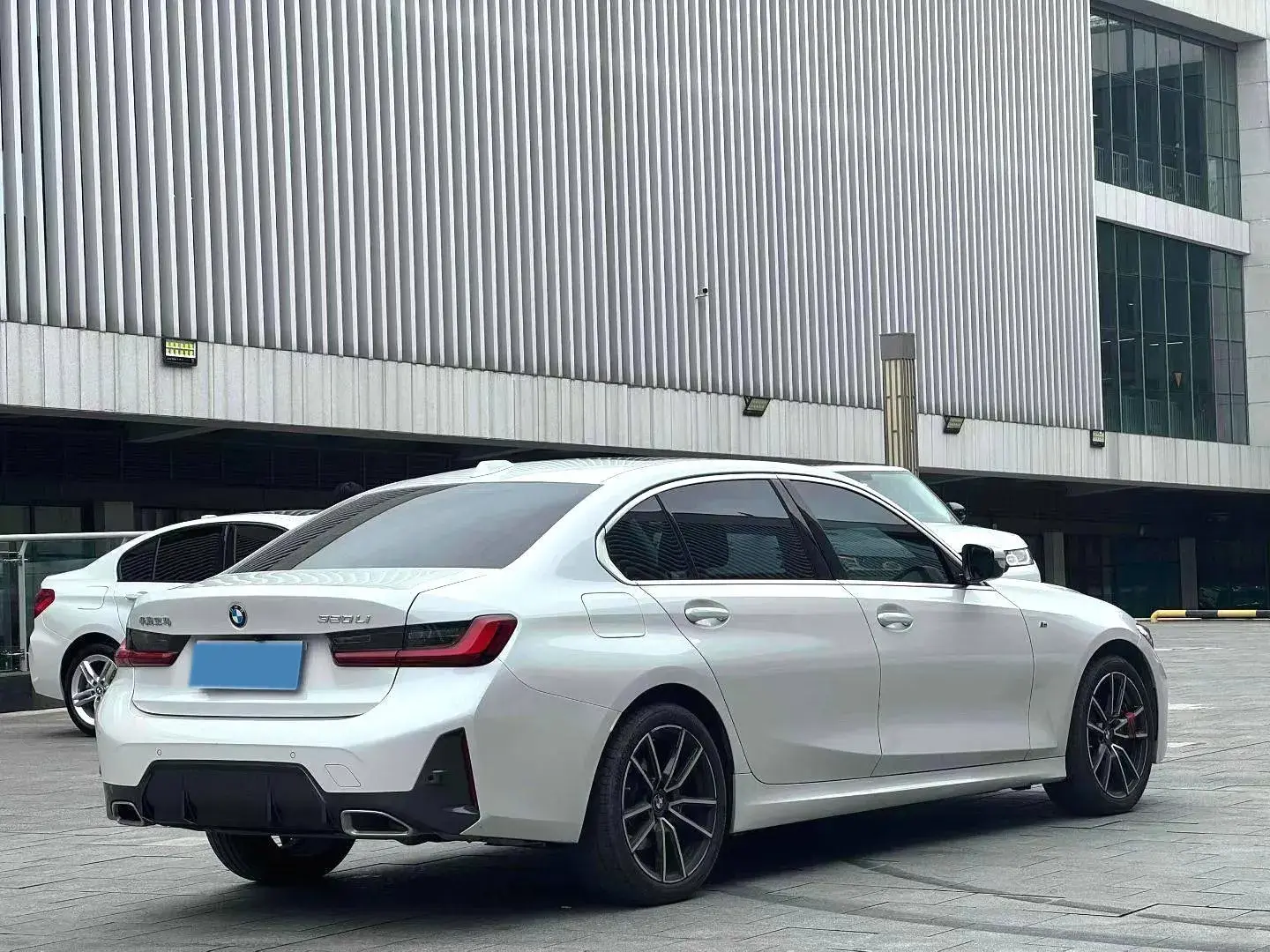 2024 BMW 3 thumbnail 2