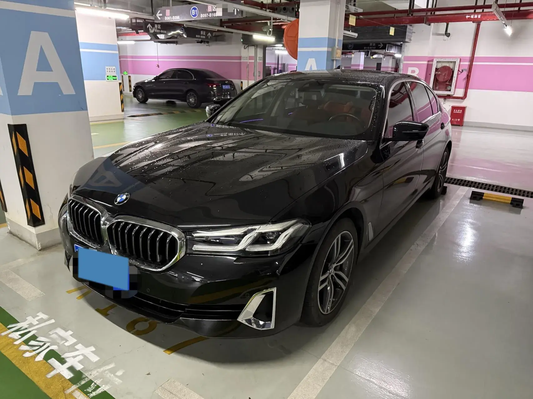 2021 BMW 5 view 1