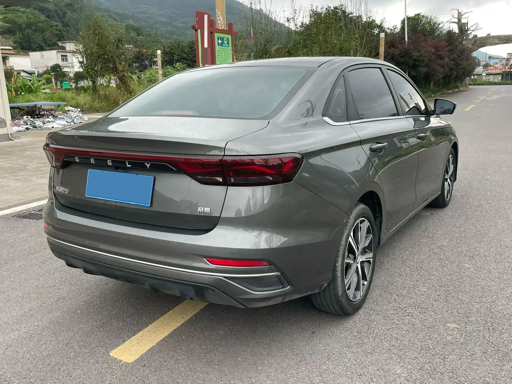 2022 GEELY EMGRAND thumbnail 4