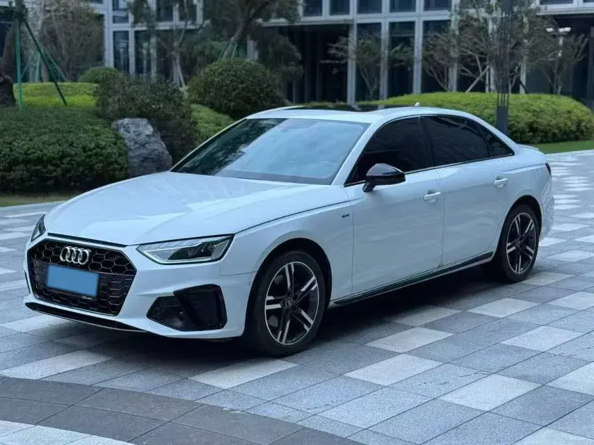 2022 AUDI A4L view 1