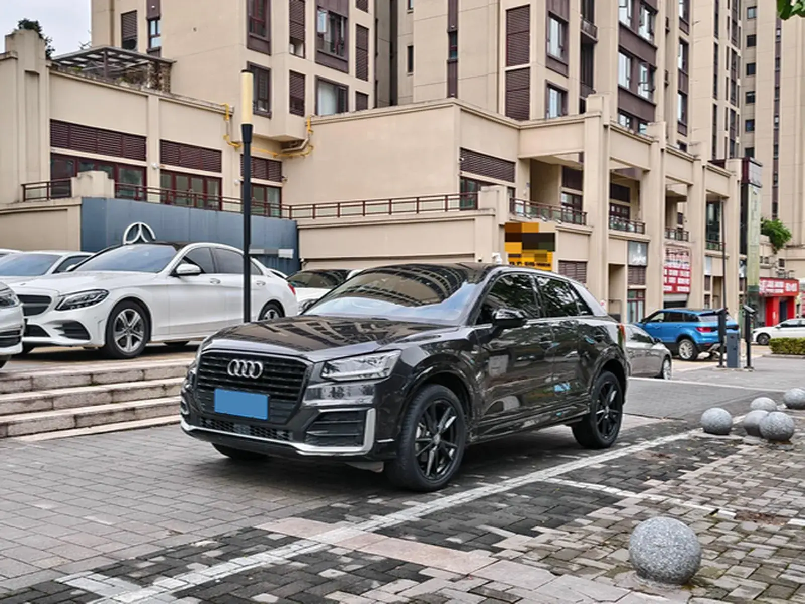 2021 AUDI Q2L view 1