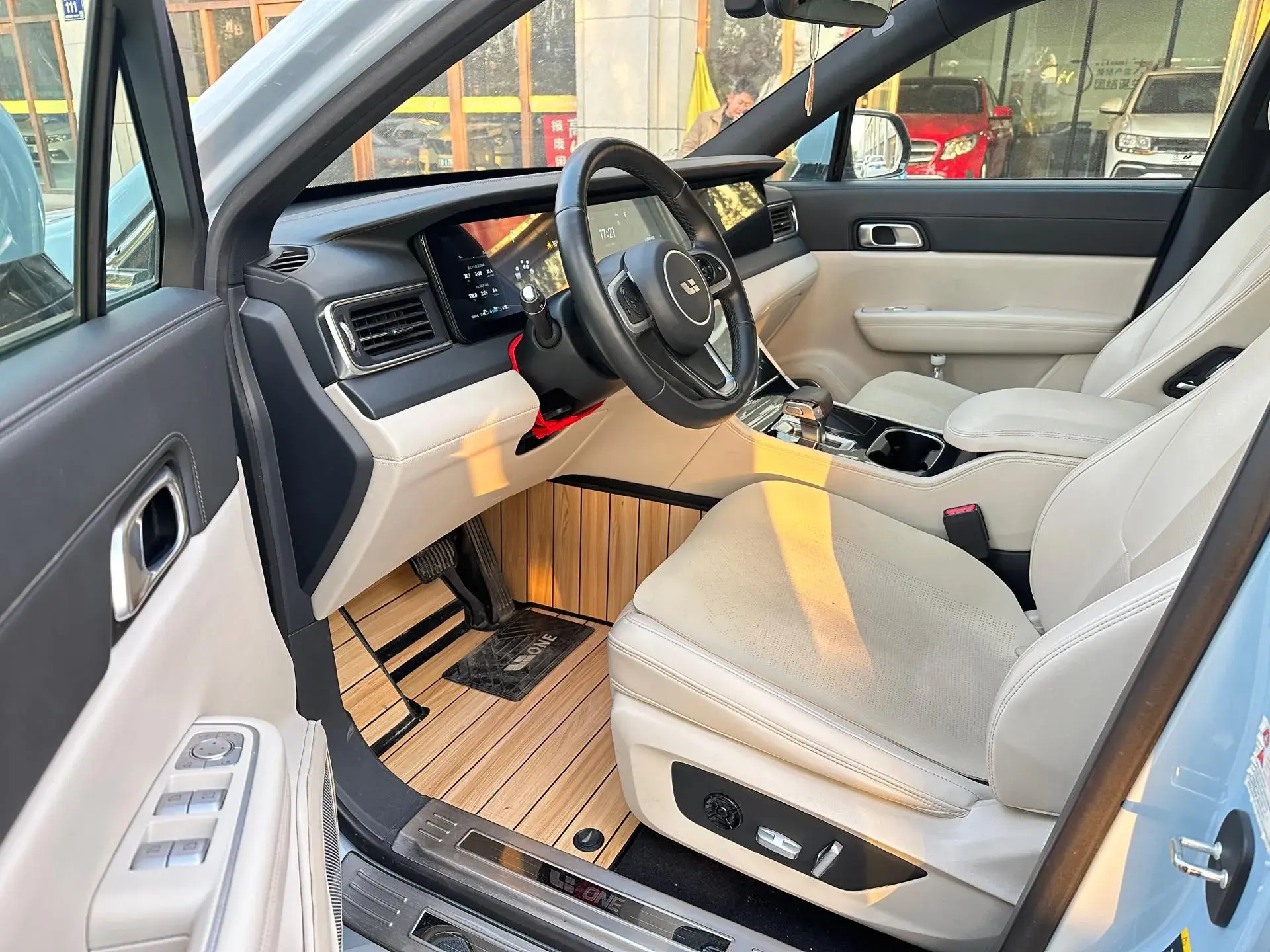 2020 LI ONE thumbnail 4