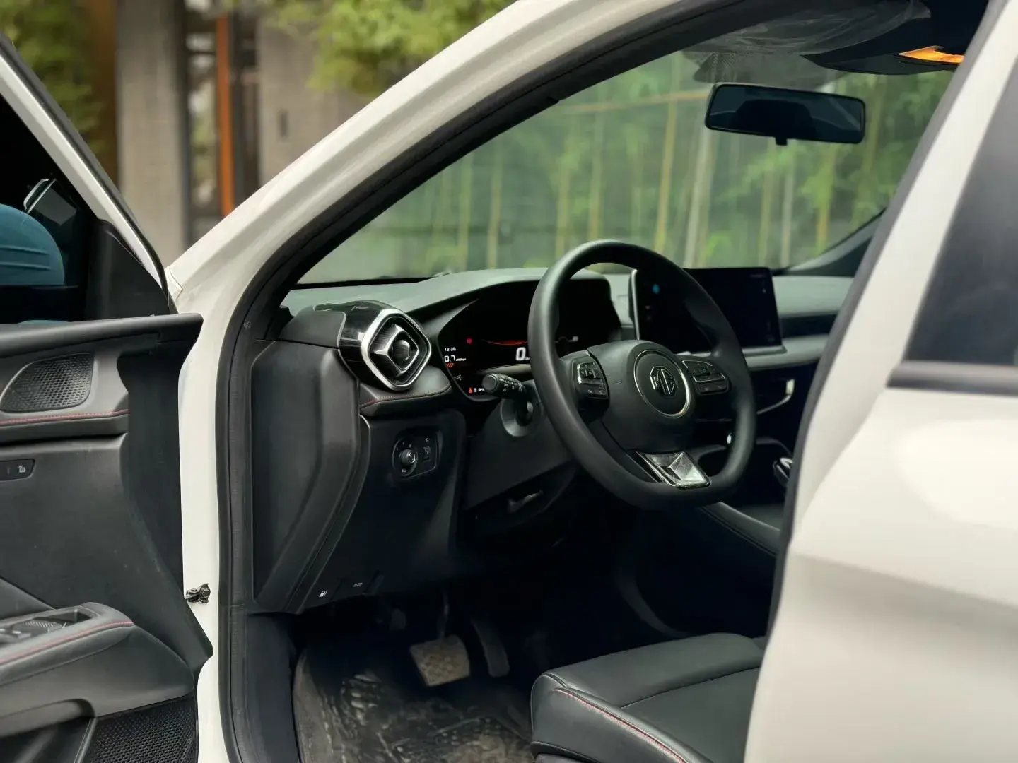 2025 MG 5 thumbnail 4