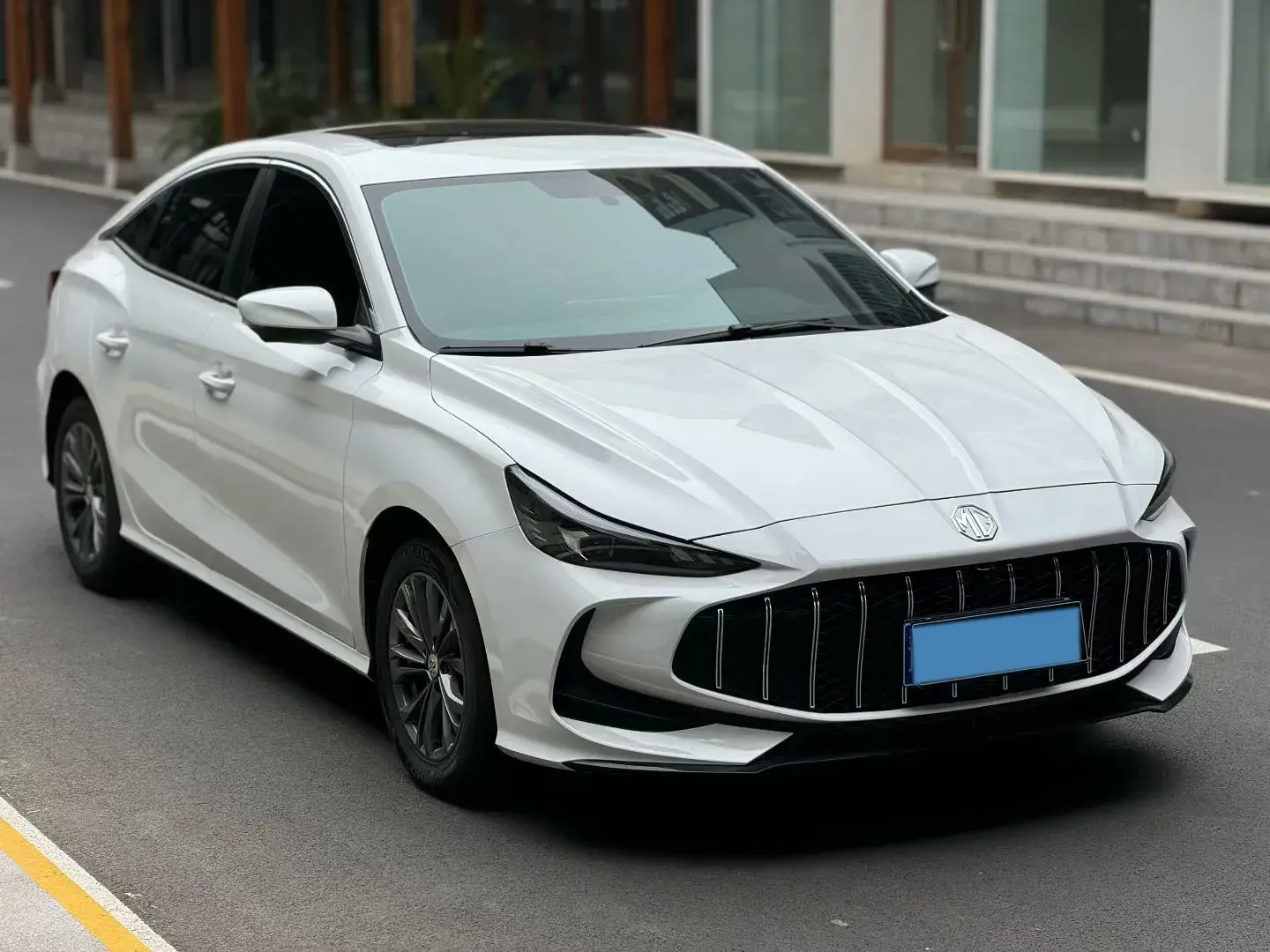 2025 MG 5 thumbnail 3